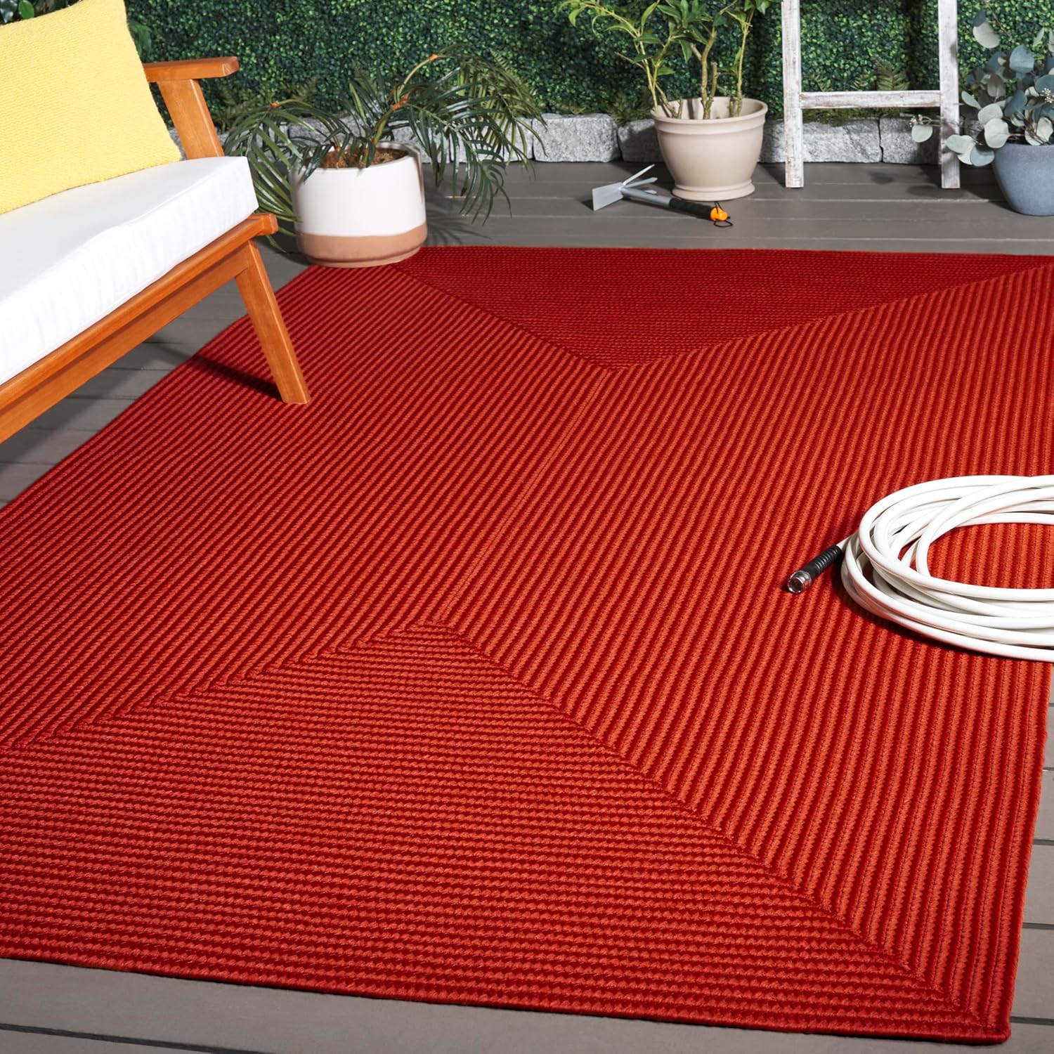 SAFAVIEH Washable Rug Outdoor Braided Collection - 3' x 5', Rust, Handmade & Reversible, Non-Shedding & Easy to Clean, Ideal for Patio, Backyard, Mudroom (BRD315P)