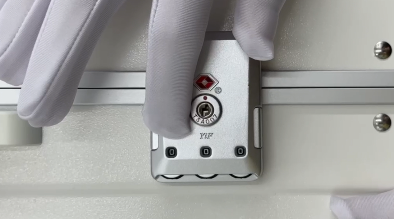 Amazon | スーツケース フロントオープン 機内持ち込み usb