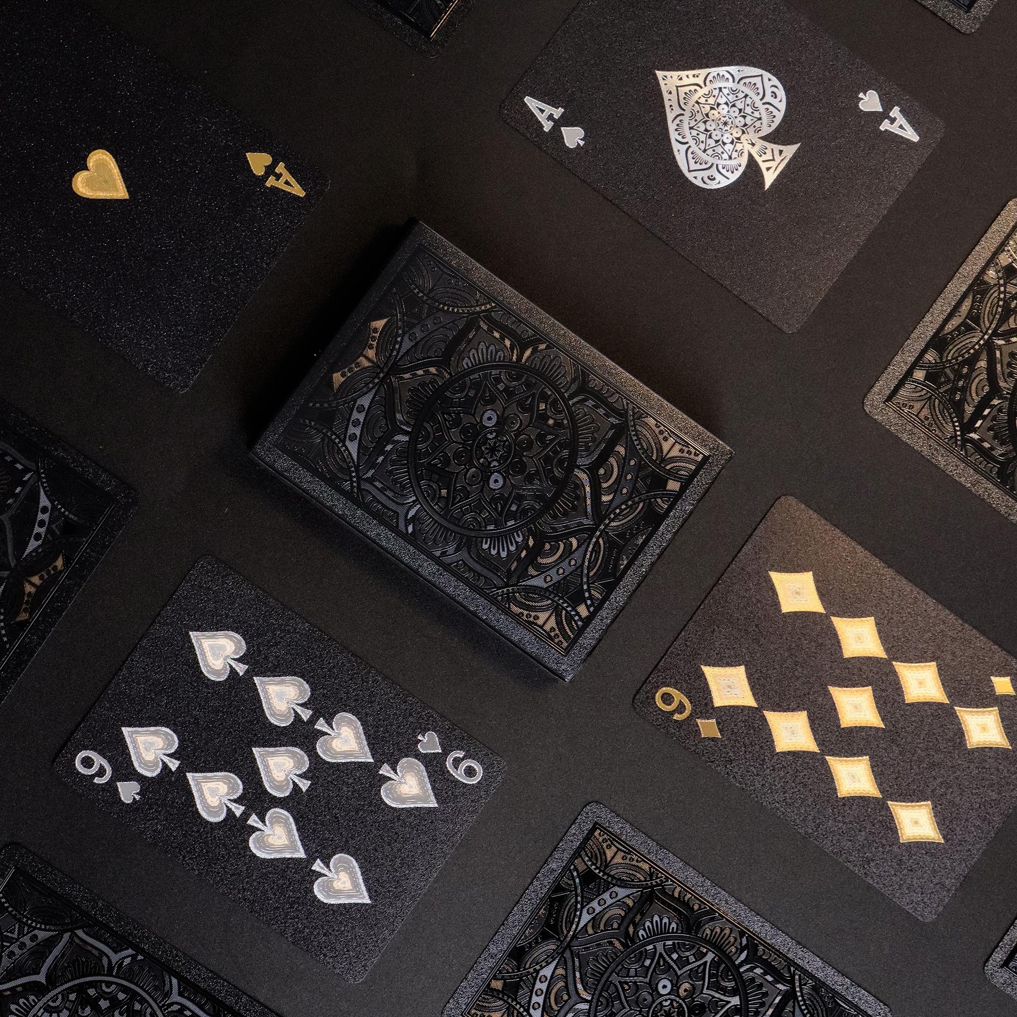 Playing Cards, Plastic Playing Cards, Deck of Cards, Waterproof Poker Cards, Black Standard Playing Card for Adults, Cool Premium Poker Card Set for Gift Camping Beach Pool Party Table Games (1 Pack)