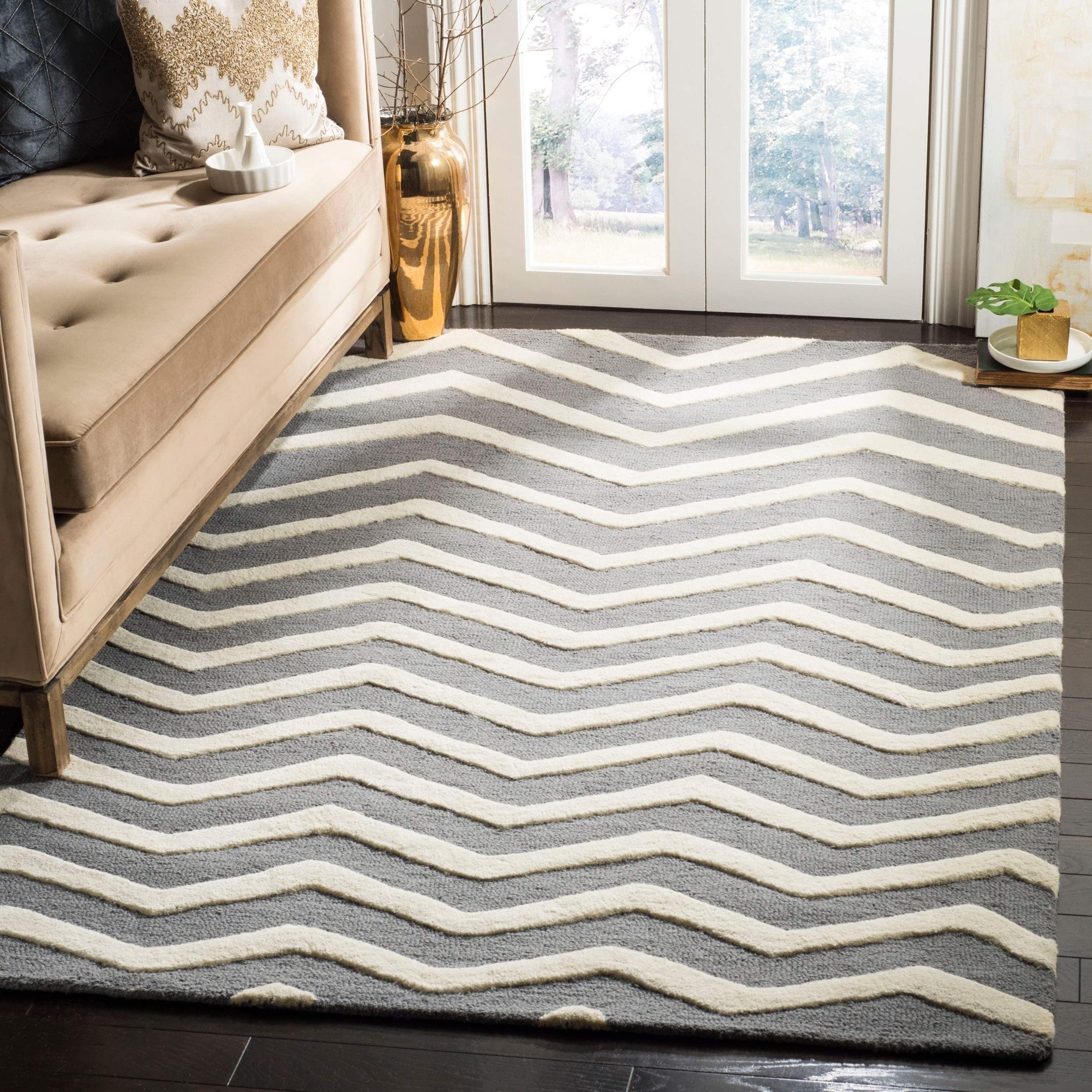 SAFAVIEH Cambridge Collection Area Rug - 6' x 9', Dark Grey & Ivory, Handmade Chevron Wool, Ideal for High Traffic Areas in Living Room, Bedroom (