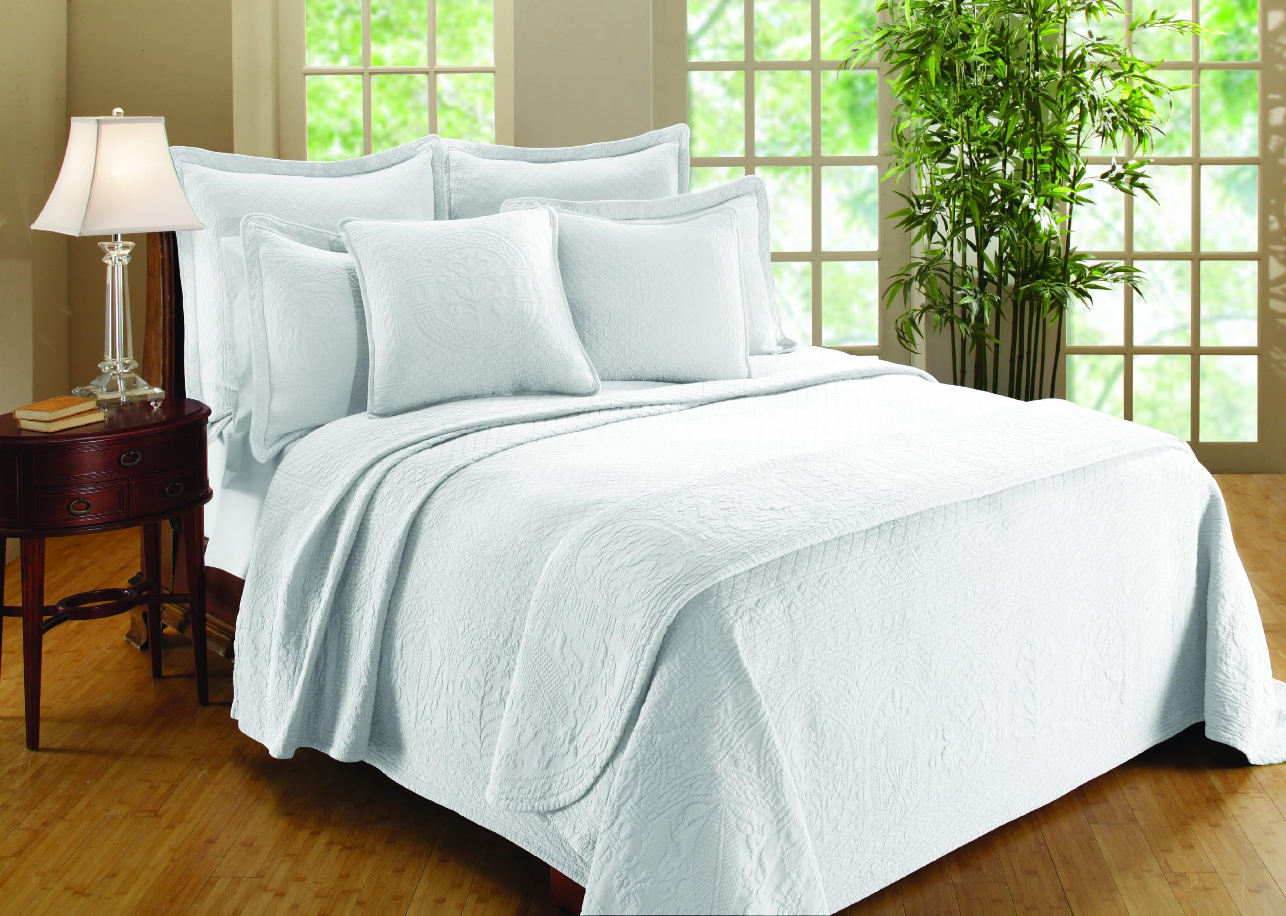 Royal Heritage HomeWilliamsburg William and Mary Matelasse Twin Coverlet, White
