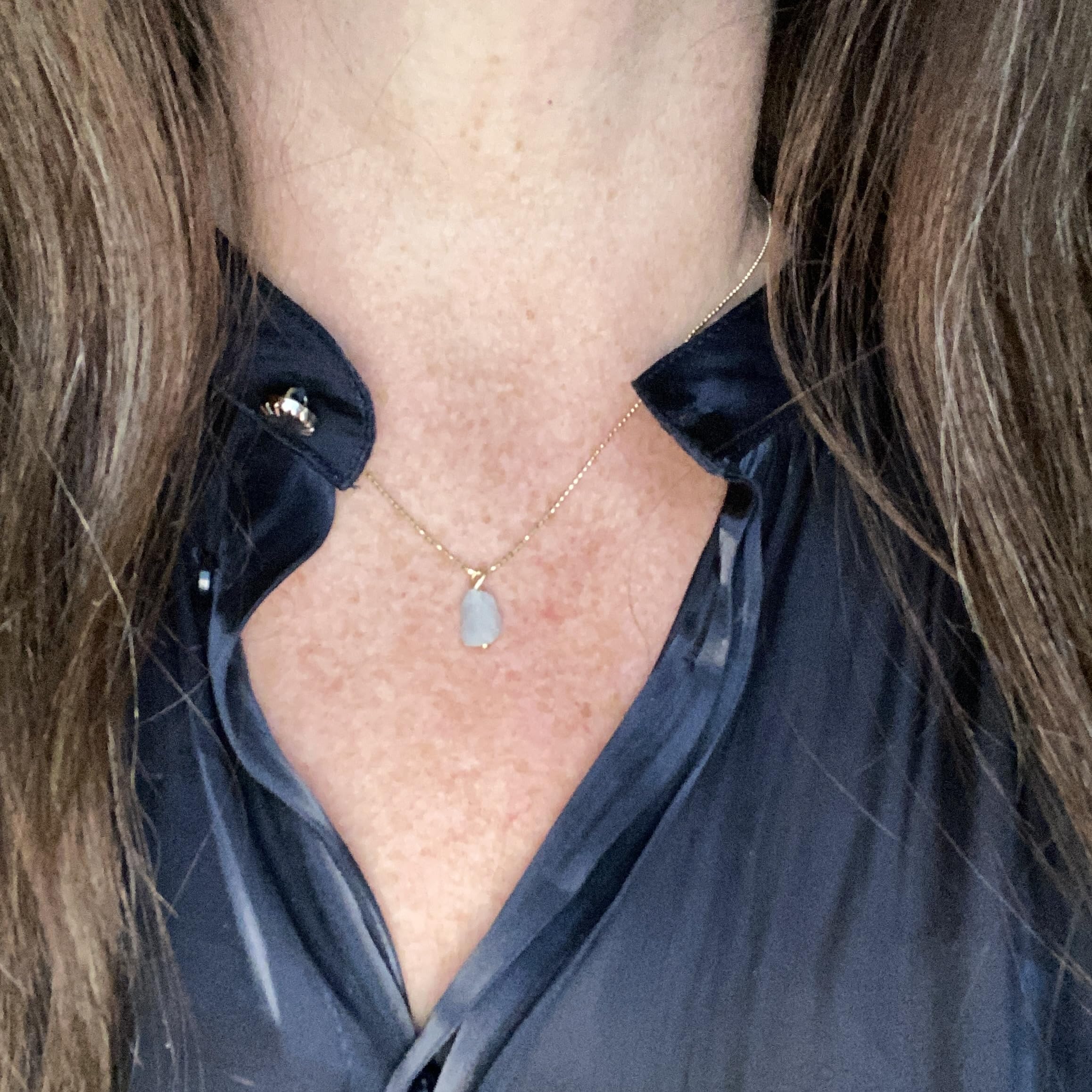 Aquamarin Halskette Damen – März Geburtsstein – 925 Sterling Silber vergoldet – Rohstein Anhänger – Handgefertigter Heilsteinschmuck – Geschenkidee