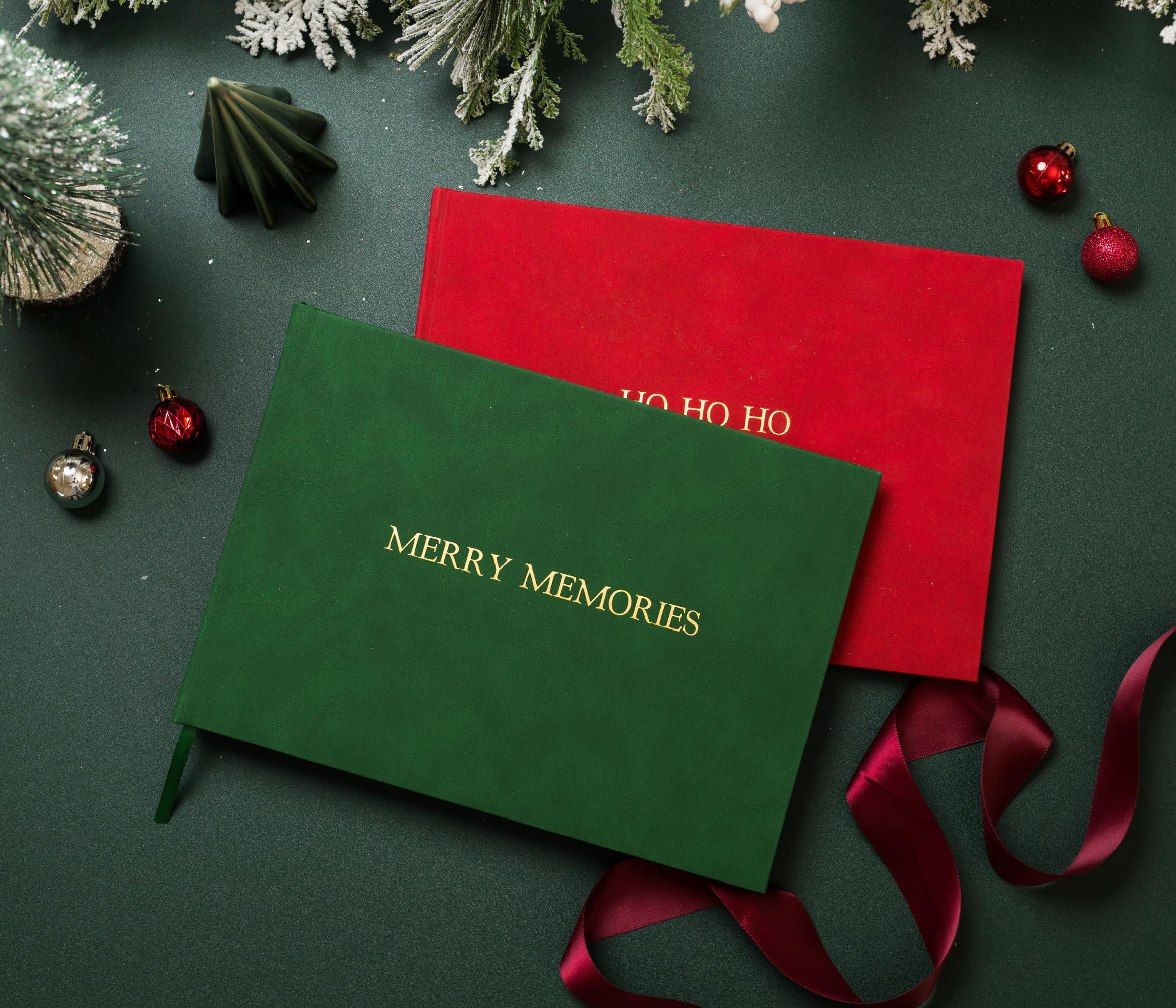 Holiday Memory Book (rosso) – Copertina rigida in velluto goffrato con lamina d'oro, 120 pagine bianche, carta spessa 140 g/m², segnalibro con nastro, biglietti di Natale