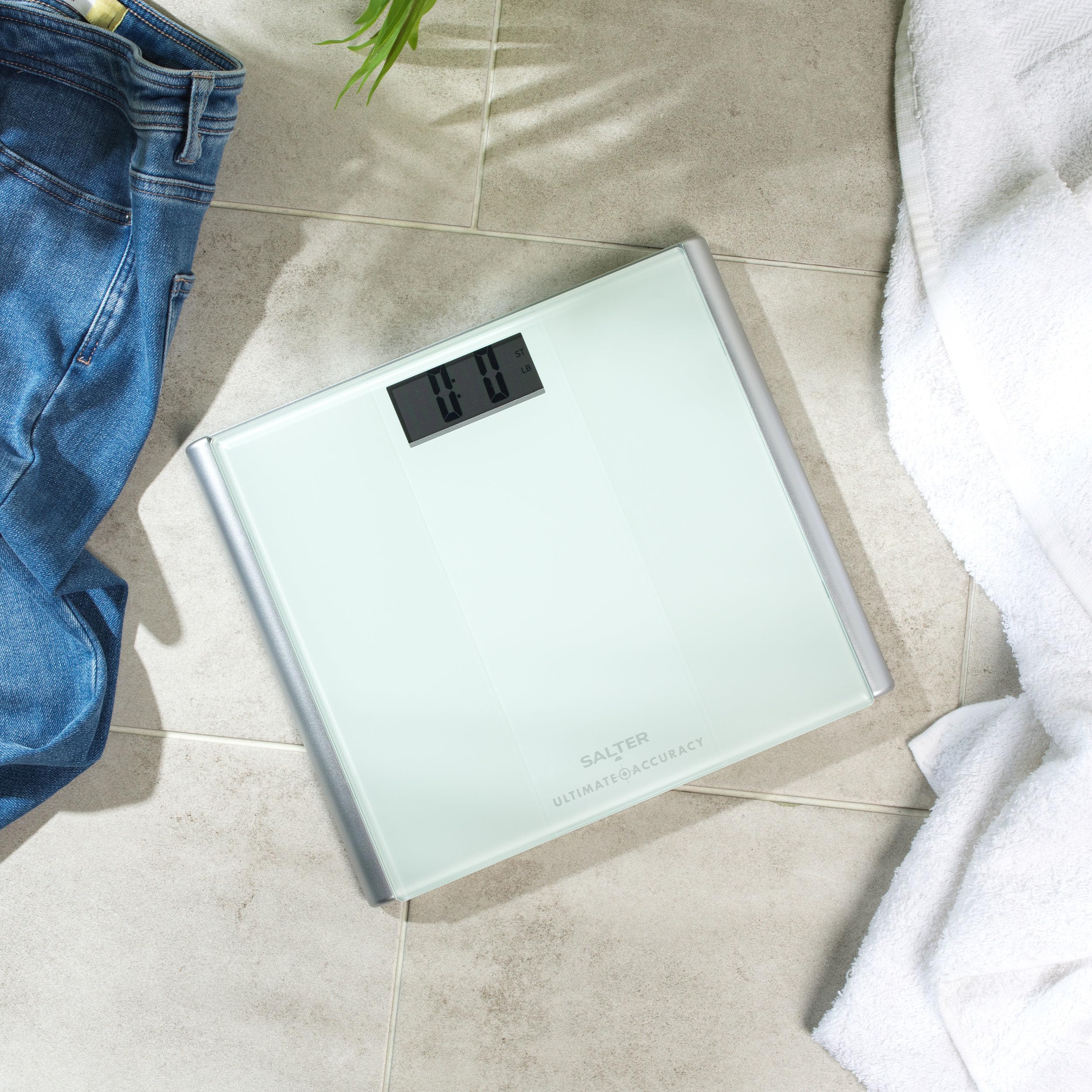 Salter 9009 WH3R Escala de baño de precisión máxima: Básculas de pesaje digitales, incrementos de 50 g, lecturas instantáneas paso a paso, pies de alfombra, 180 kg, baterías incluidas