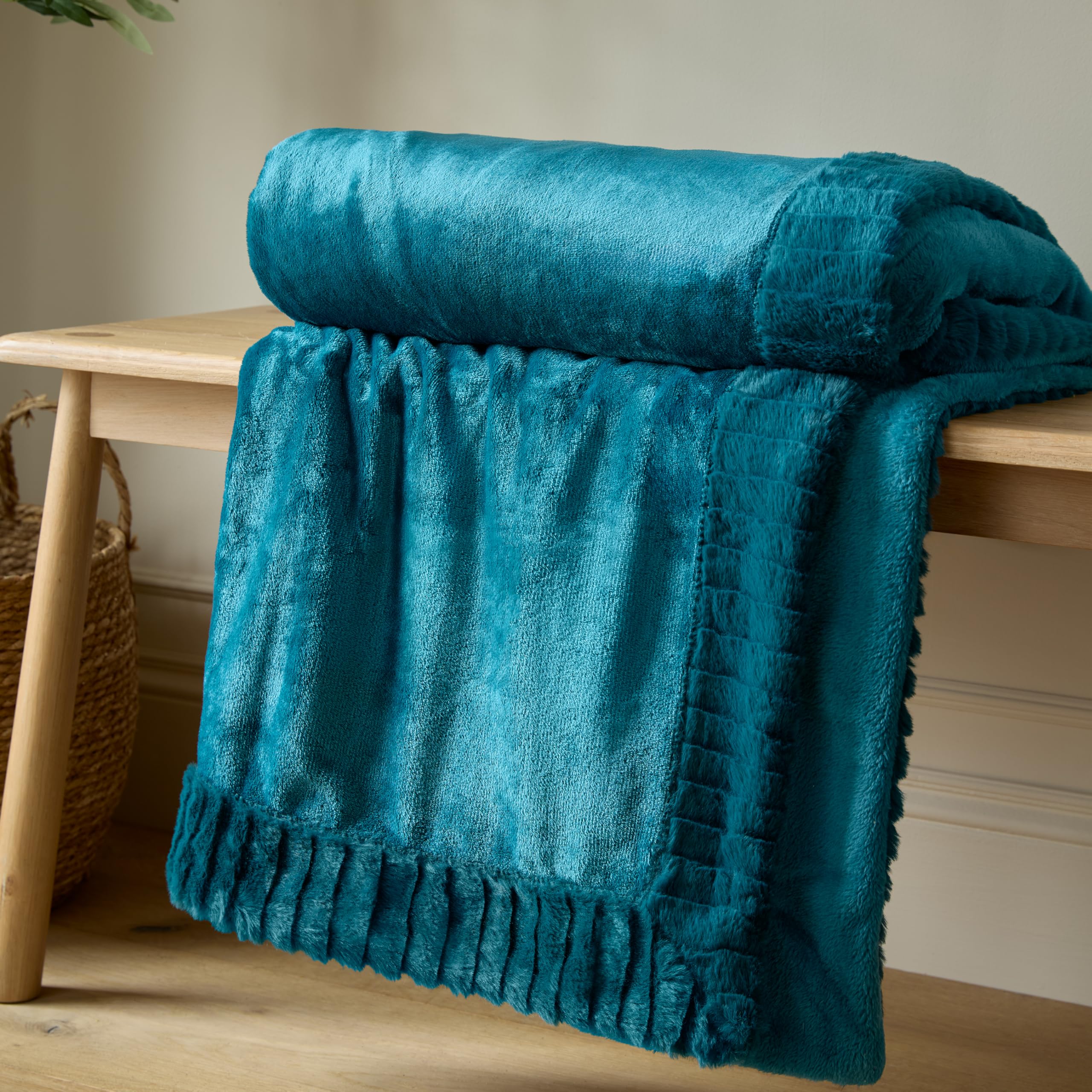 Catherine Lansfield Velvet And Faux Fur 150x200cm Throw Teal