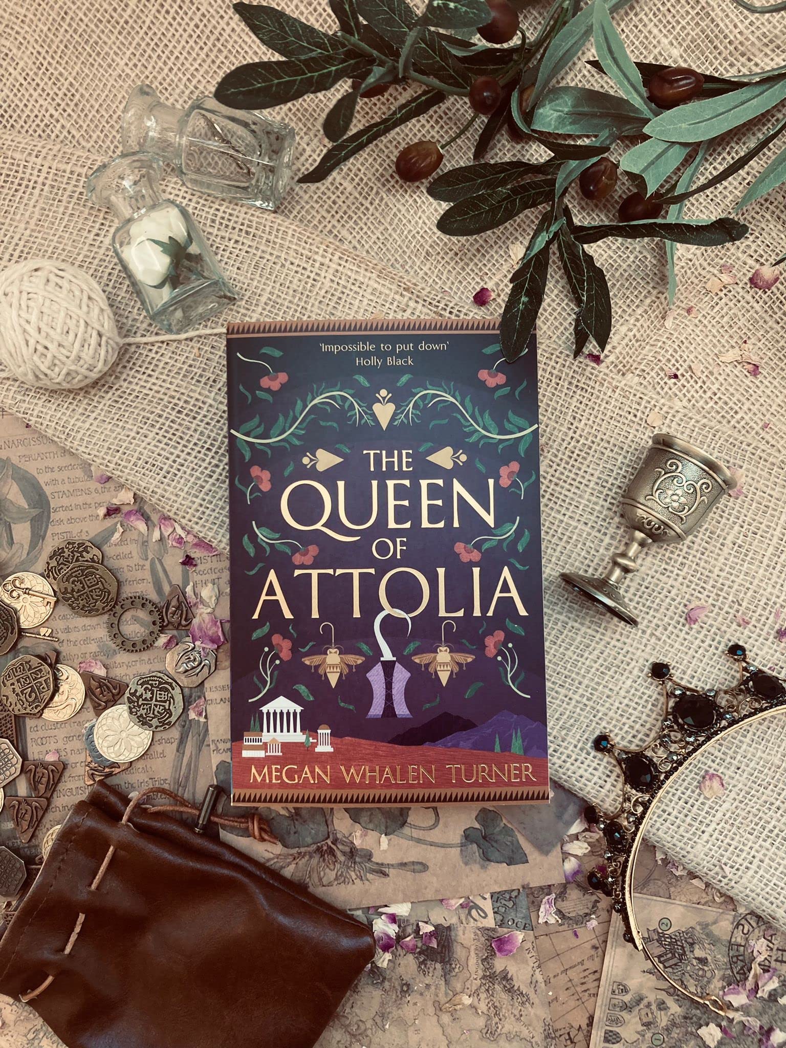 The Queen of Attolia: The second book in the Queen's Thief series: 2