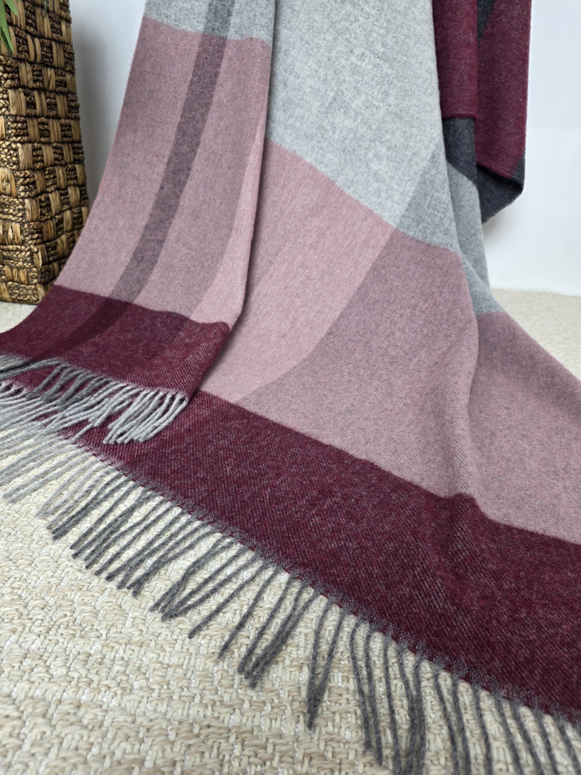 Wolldecke 100% Schurwolle Wohndecke in versch. Farben Tagesdecke Schurwolldecke Plaid 140 x 200 cm Tirol (Dunkelrot-Altrosa-Grau(F))