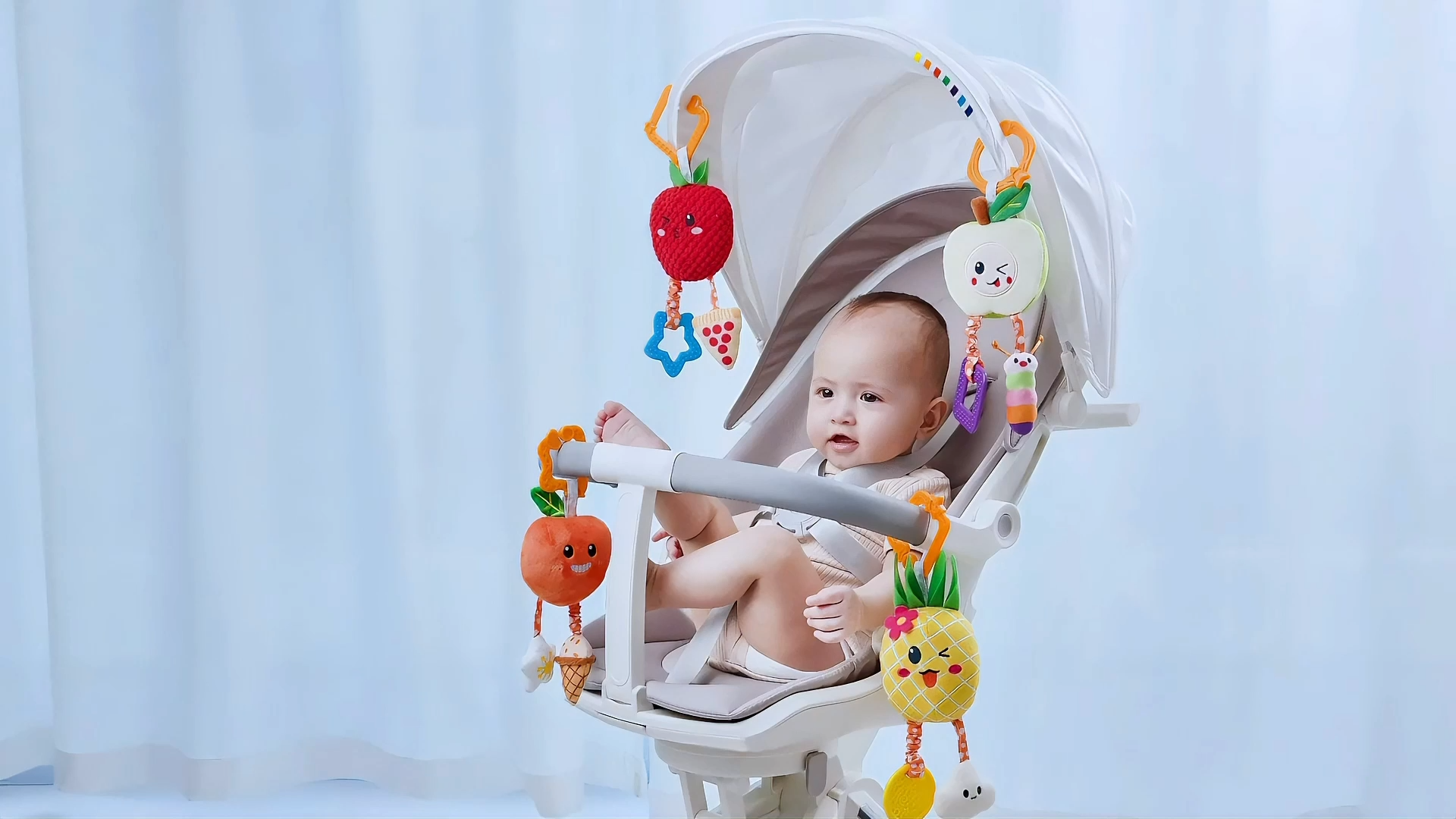 Hochet Et Anneau De Dentition : Les Jouets Essentiels Pour L