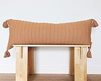 Vista 1 de Funda de almohada lumbar 100% de algodón suave con rayas elevadas con textura de punto acanalado con borlas, 14 x 36 pulgadas (arcilla horneada)