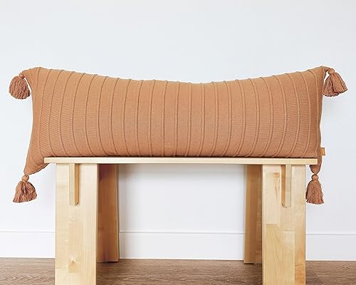 Funda de almohada lumbar 100% de algodón suave con rayas elevadas con textura de punto acanalado con borlas, 14 x 36 pulgadas (arcilla horneada)