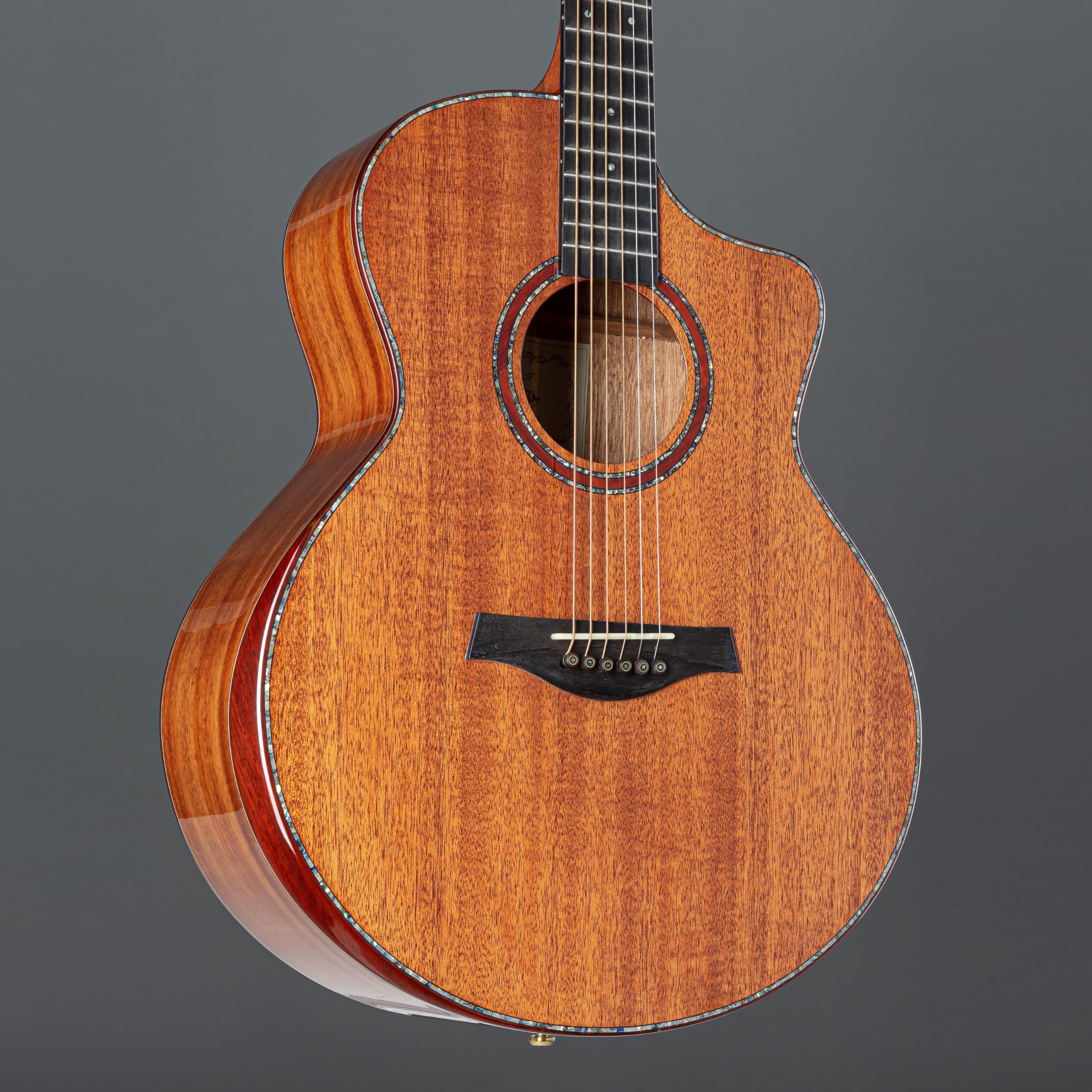 Westerngitarre Fame Mahogany Standard, Grand Auditorium, Cutaway, Massive Mahagoni-Decke, Walnuss Griffbrett, Sonitone Tonabnehmer kompatibel