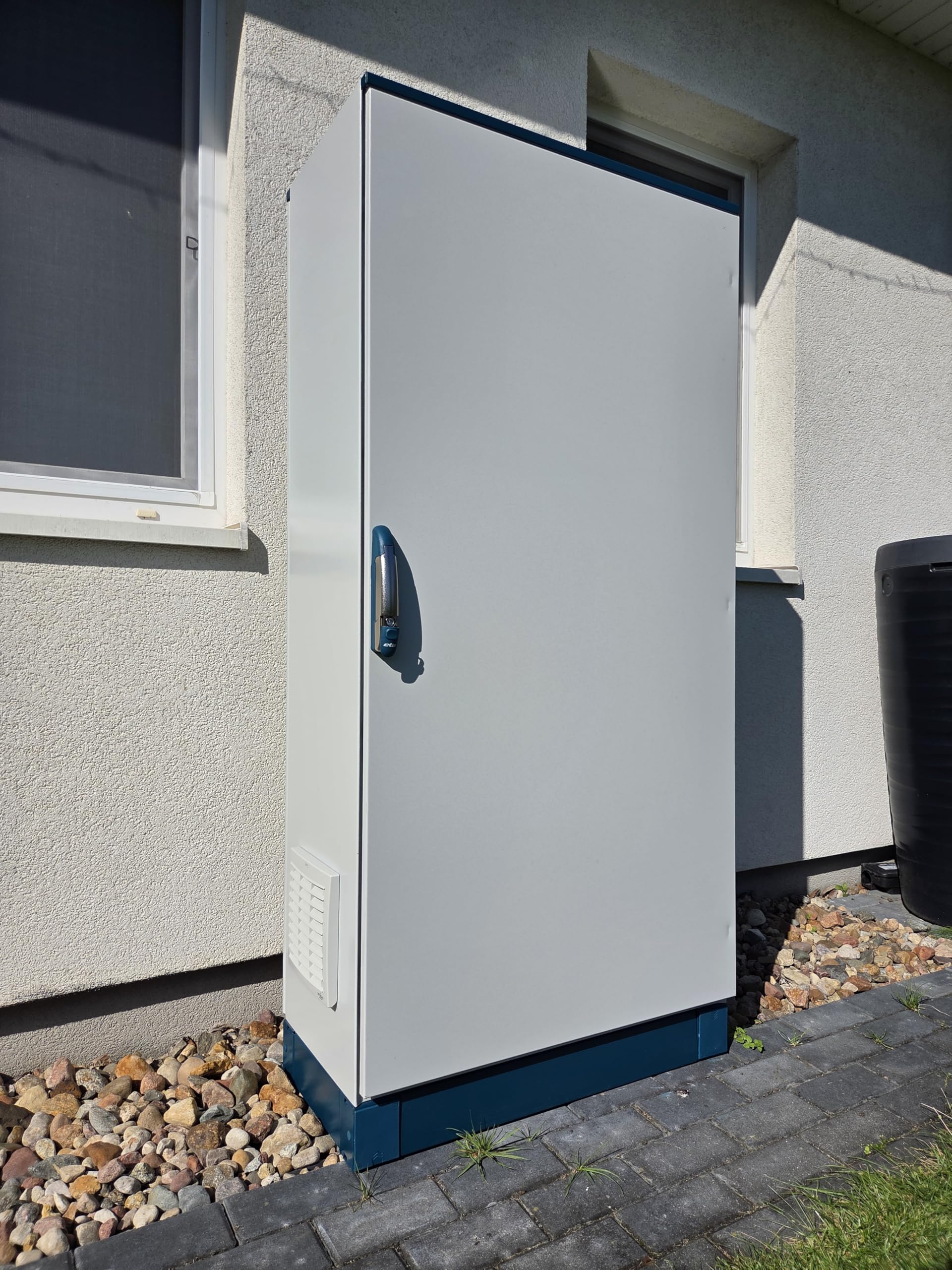 NAKA Energiespeicher Schrank Gehäuse 1200x1200x400 Leergehäuse Thermoisoliert Belüftet Thermostatische Steuerung IP55