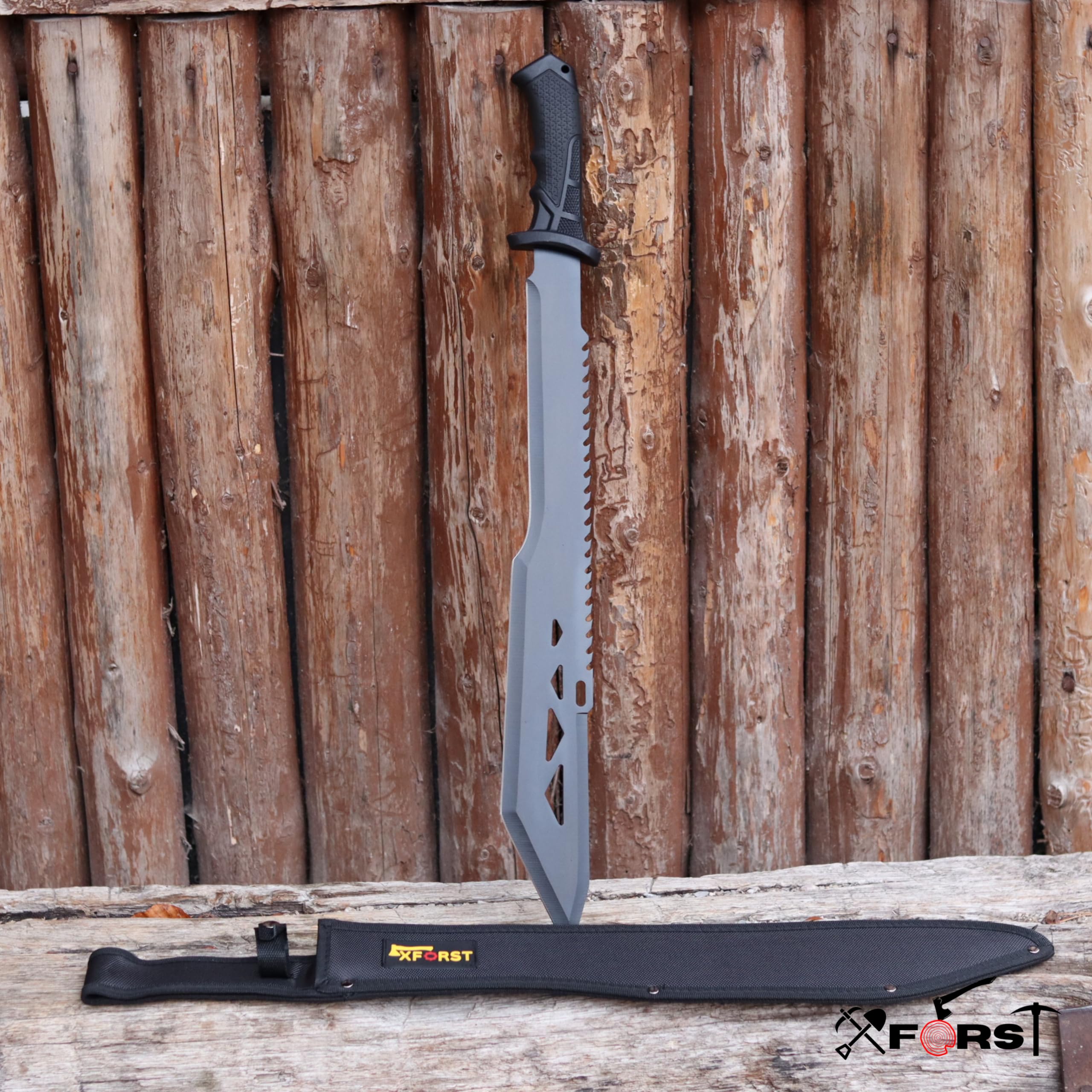 Grande Machete Xforst Affilata X-MTech, Lunghezza totale: 64,5 cm, con lama fissa e custodia inclusa.