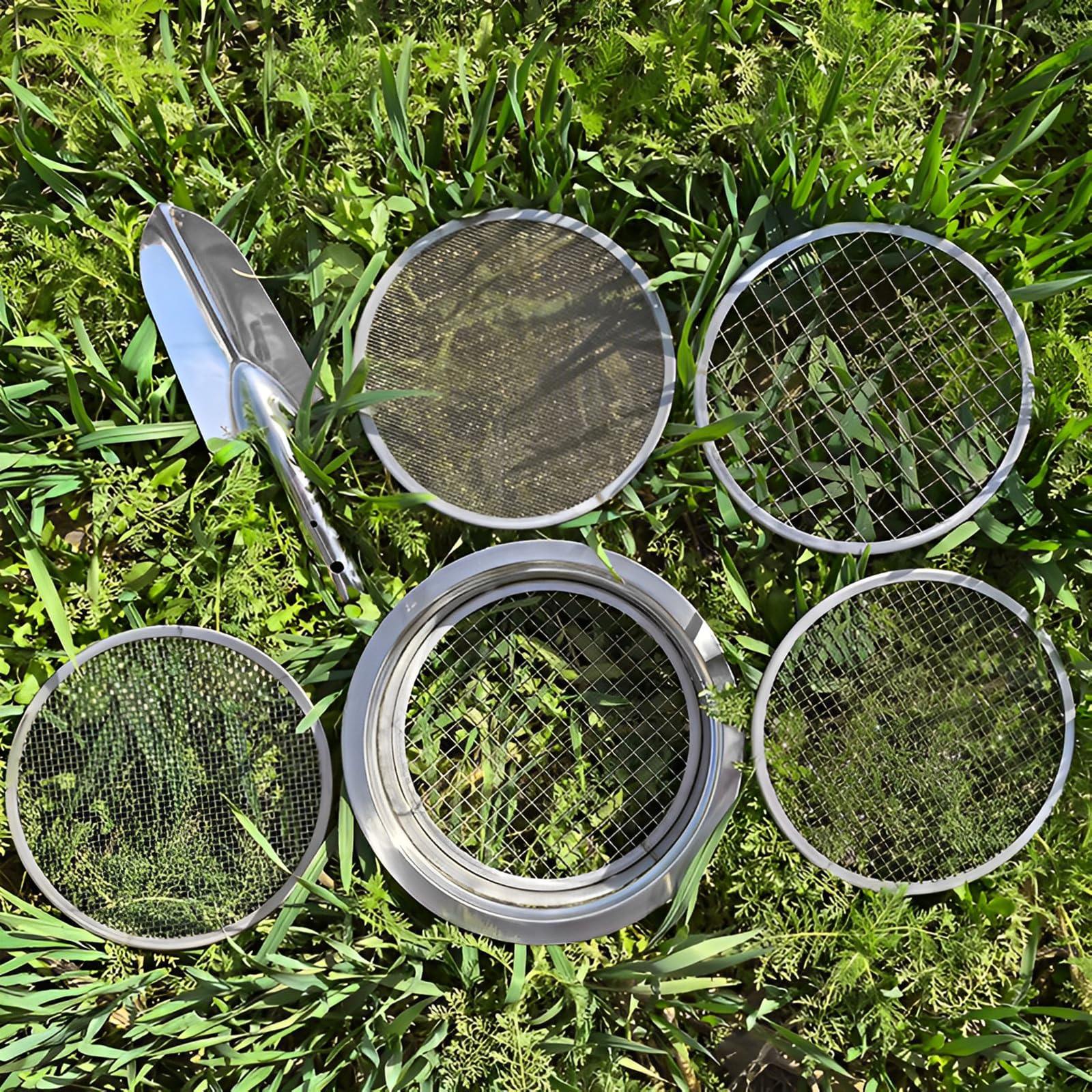 DEECOZY Gartensieb aus Edelstahl, Bodensieb für die Gartenarbeit mit 5 Austauschbaren Feinsieben Ø 1,3,6,9,12 mm, 1 Handspaten, Kompostsieb für Erde, Steine, Kompost, Unkraut, Sand, Schotter, Saatgut