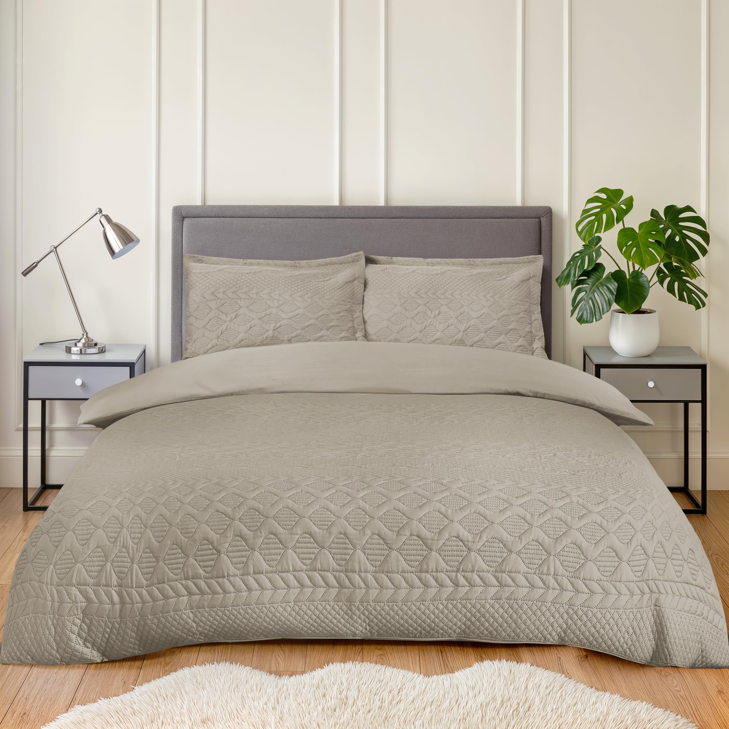 Emma Barclay  Cream Duvet Set Inc Pillowcases Aran in Size Double, Sports Direct