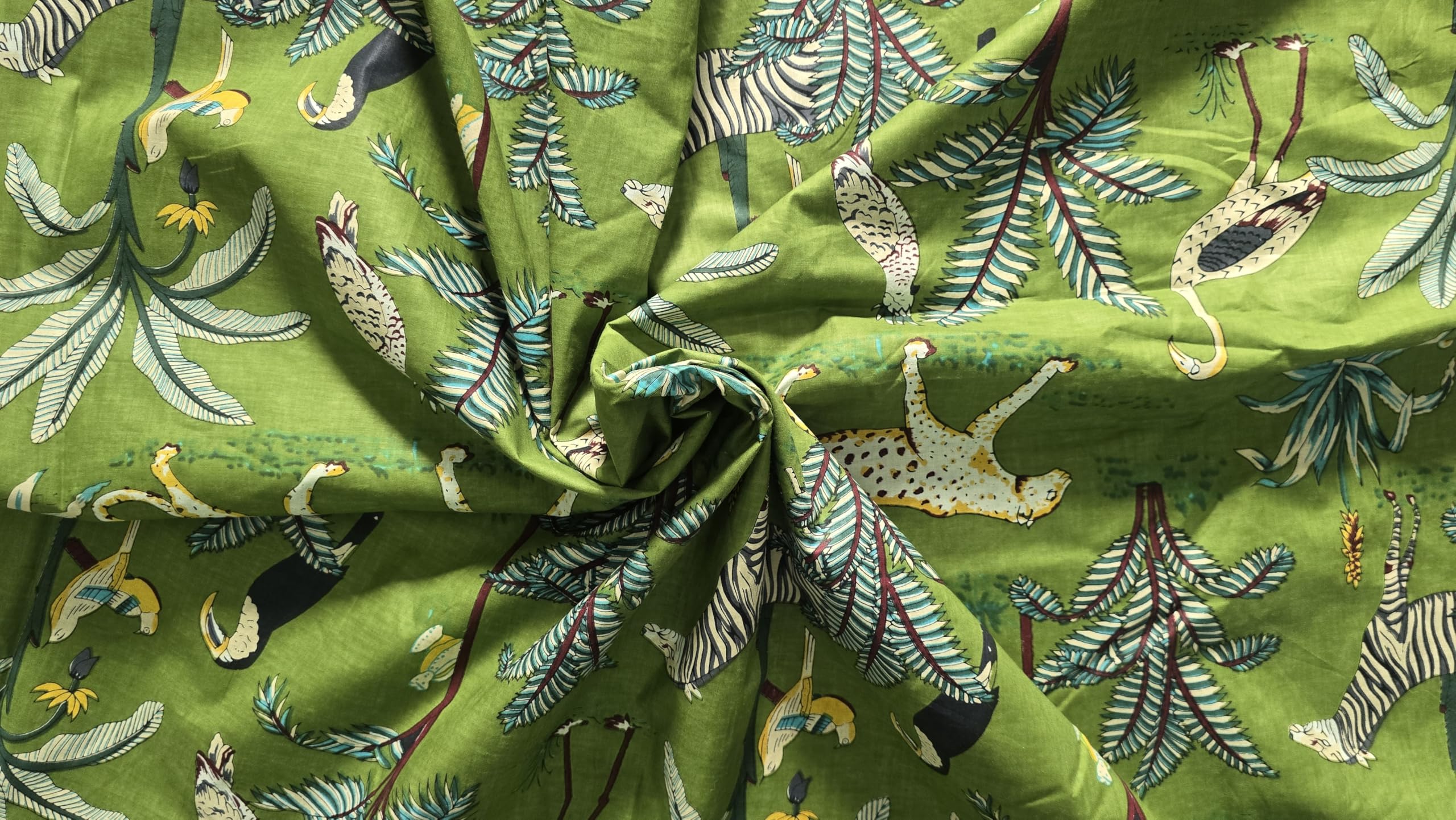 Aashita Creations - Tela con estampado floral, animal, de algodón, decorativo, para confección de alfombras, manualidades, costura, material de bricolaje (estampado de selva verde, 10 yardas)