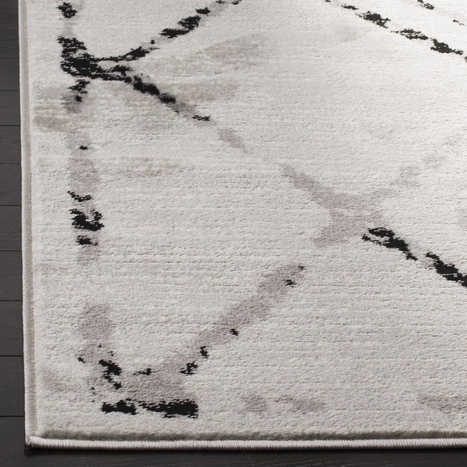 SAFAVIEH Skyler Collection 2' x 6' Ivory/Grey SKY197H Boho Diamond Non-Shedding Living Room Entryway Foyer Hallway Bedroom Runner Rug