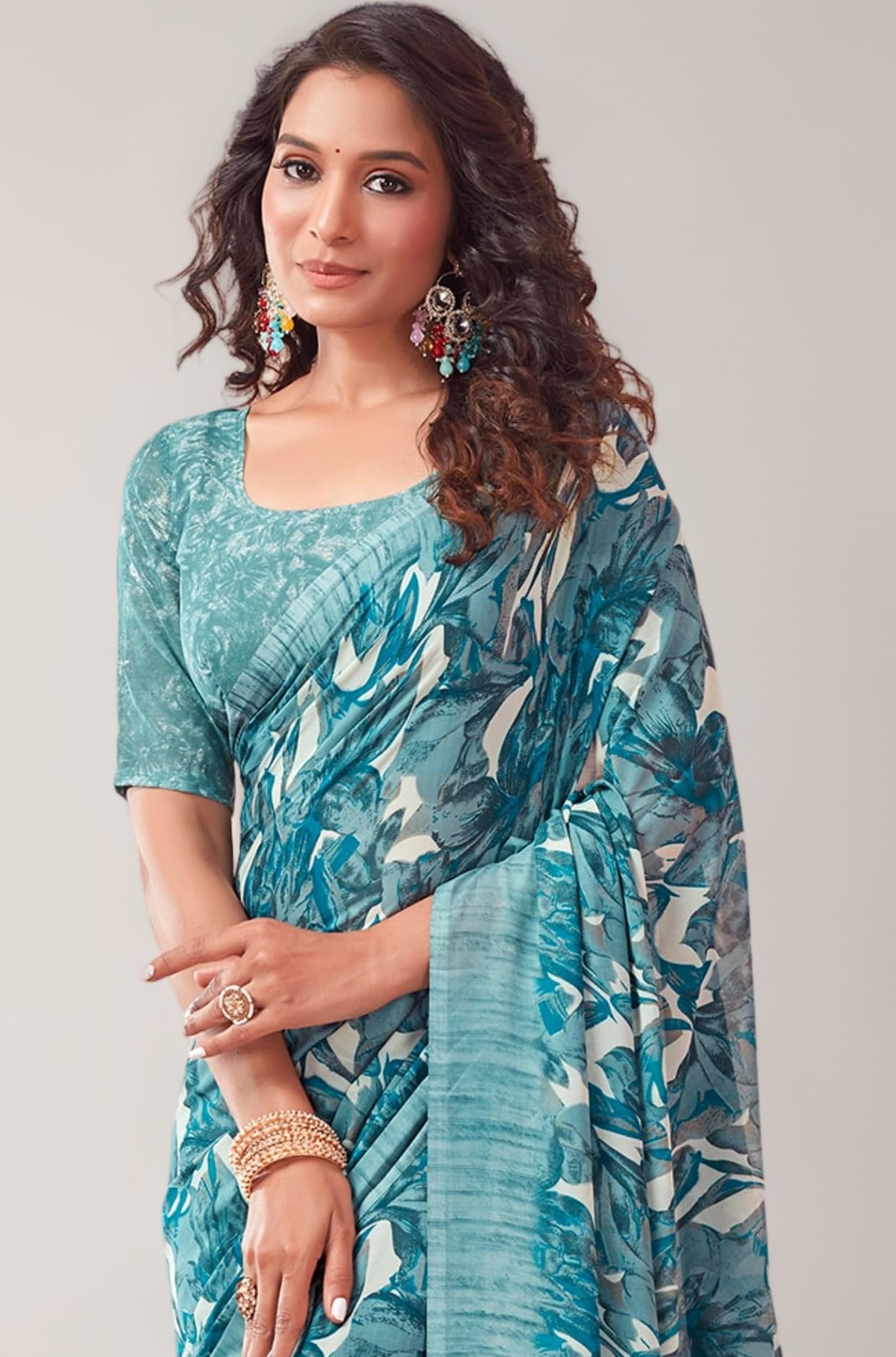Women's Floral Printed Georgette Saree with Unstitched Blouse Piece
