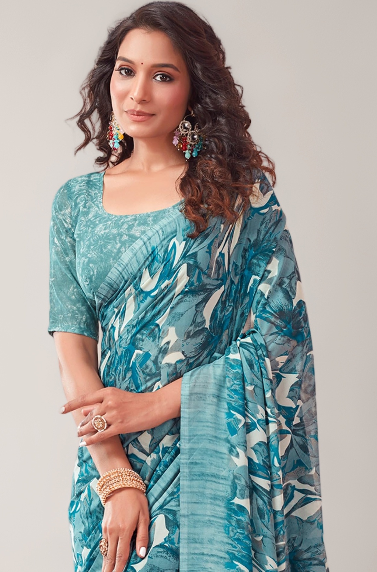 Women's Floral Printed Georgette Saree with Unstitched Blouse Piece