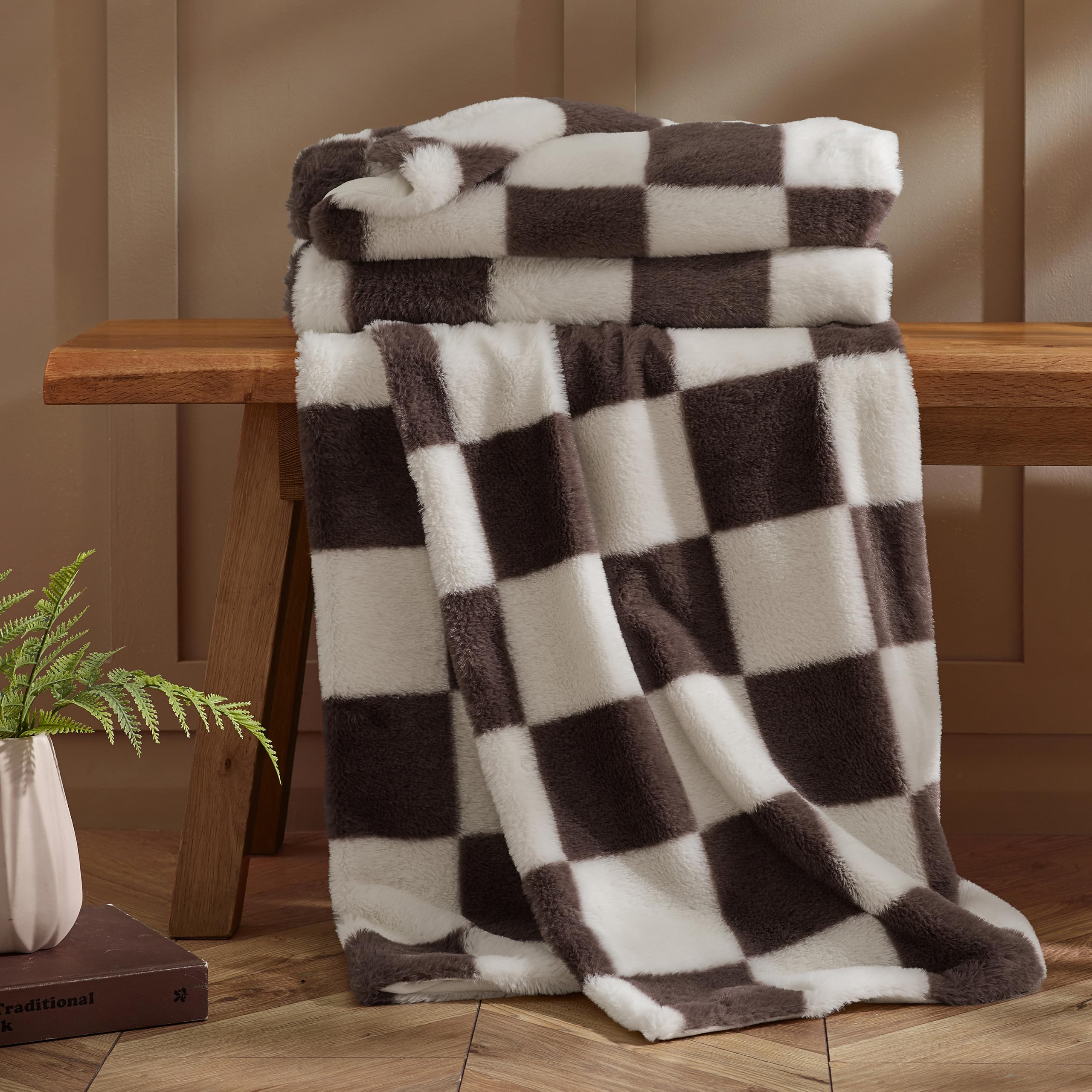 Catherine Lansfield Cosy Soft Checkerboard Fleece 130x170cm Throw Chocolate