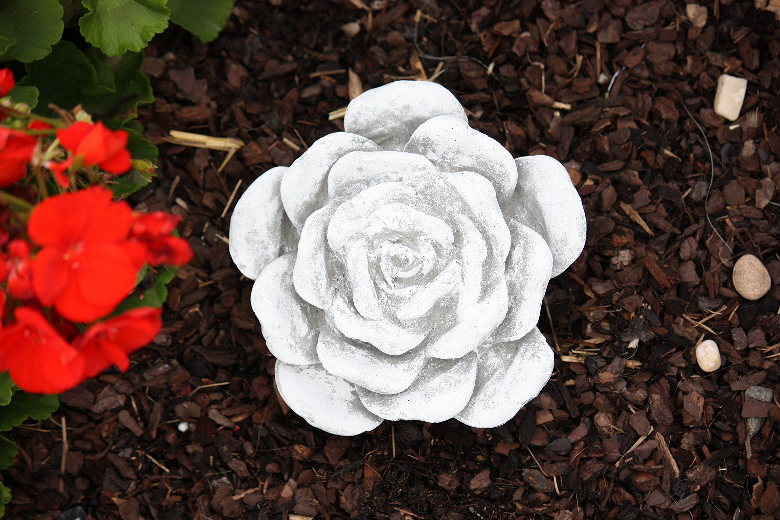 Grandes fleurs en pierre, résistant au gel et aux intempéries jusqu'à -30 °C en fonte massive