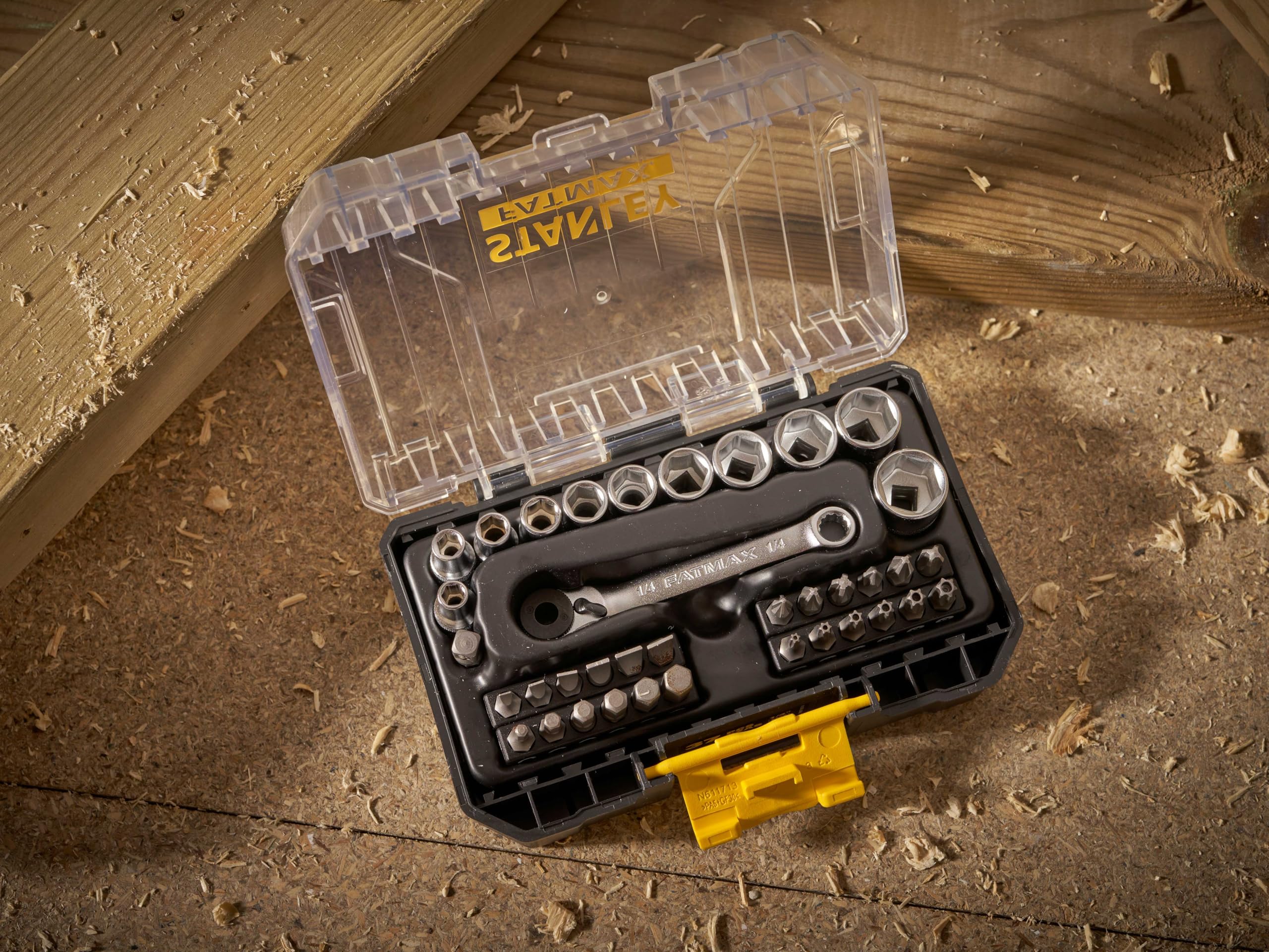 Stanley FMMT19101-0 FatMax - Juego de 37 piezas (1/4", en maletín pequeño, compatible con el sistema T-STAK, incluye llave de carraca, vasos, puntas y portapuntas), color negro y amarillo