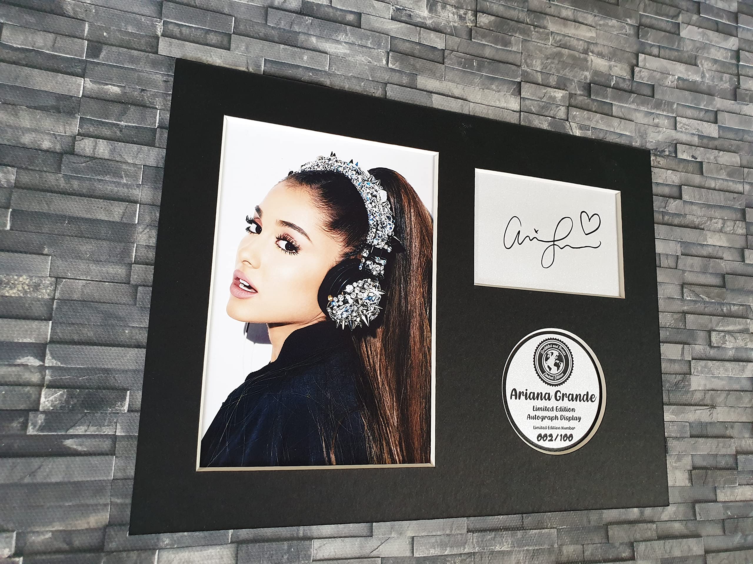 autografo-de-ariana-grande
