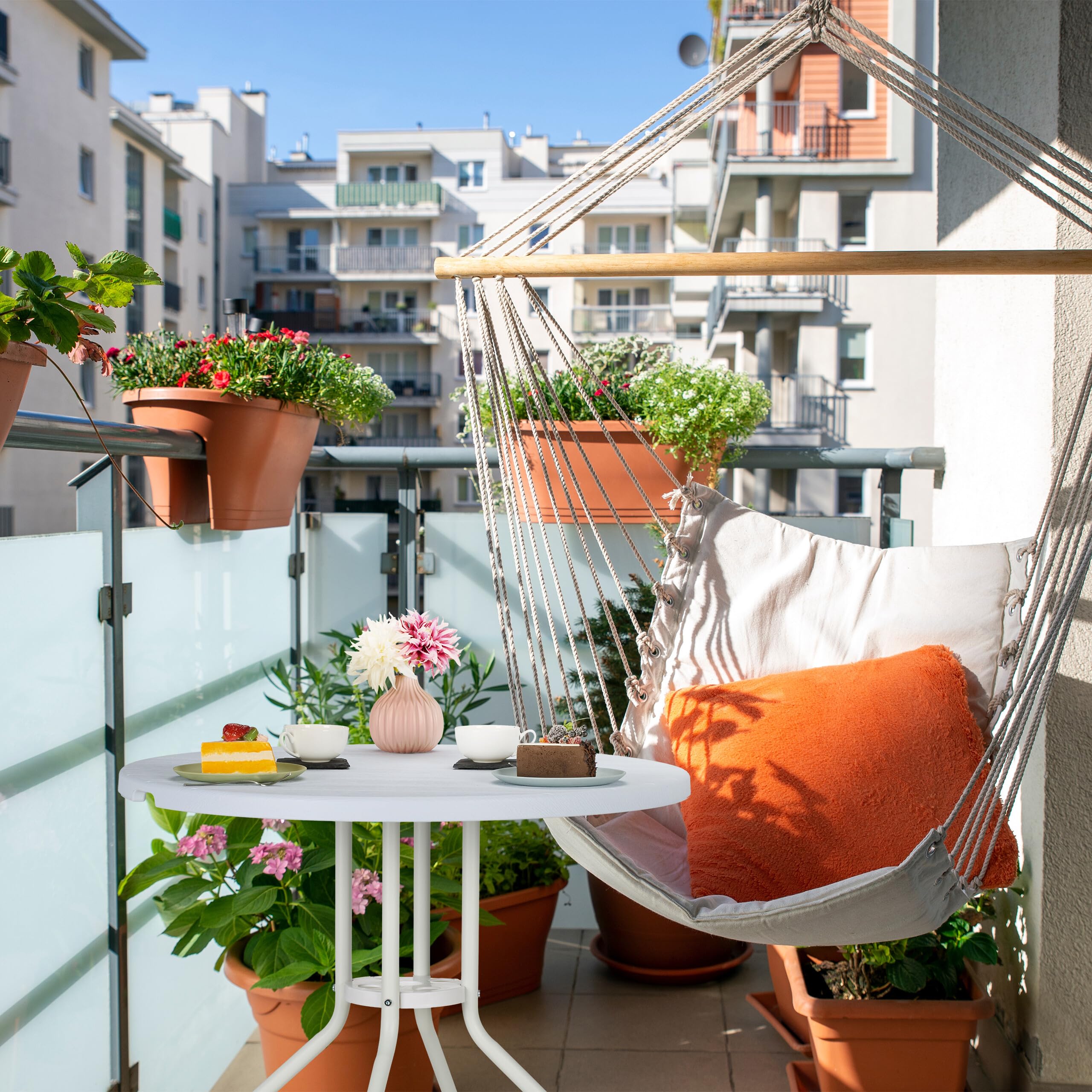 Relaxdays Tavolo Rotondo da Giardino, Tavolino da Balcone HLP: 74 x 80 cm, Arredo Esterno Effetto Legno, Bianco