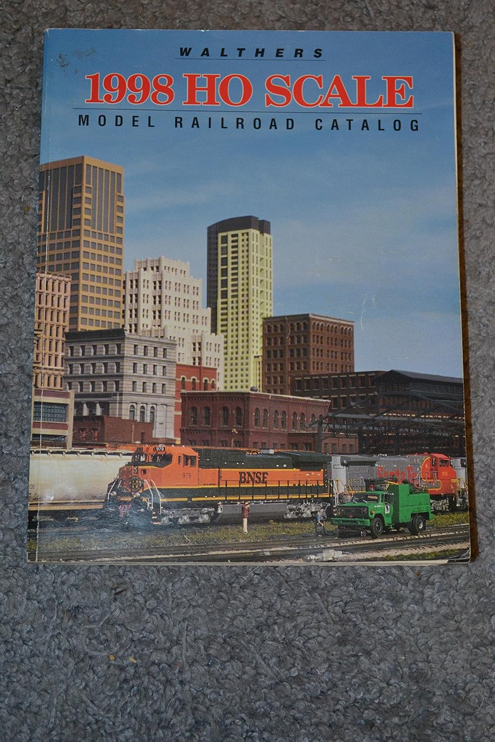 Walthers 1997 HO Catalog Phil Walthers 9780941952477 Books