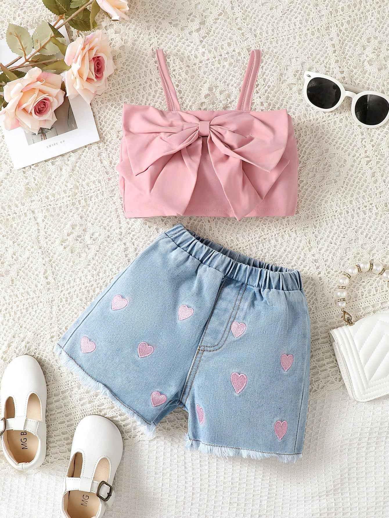 Conjunto de 2 piezas para niña con lazo frontal y pantalones cortos de mezclilla bordados con corazón y cintura elástica y dobladillo deshilachado