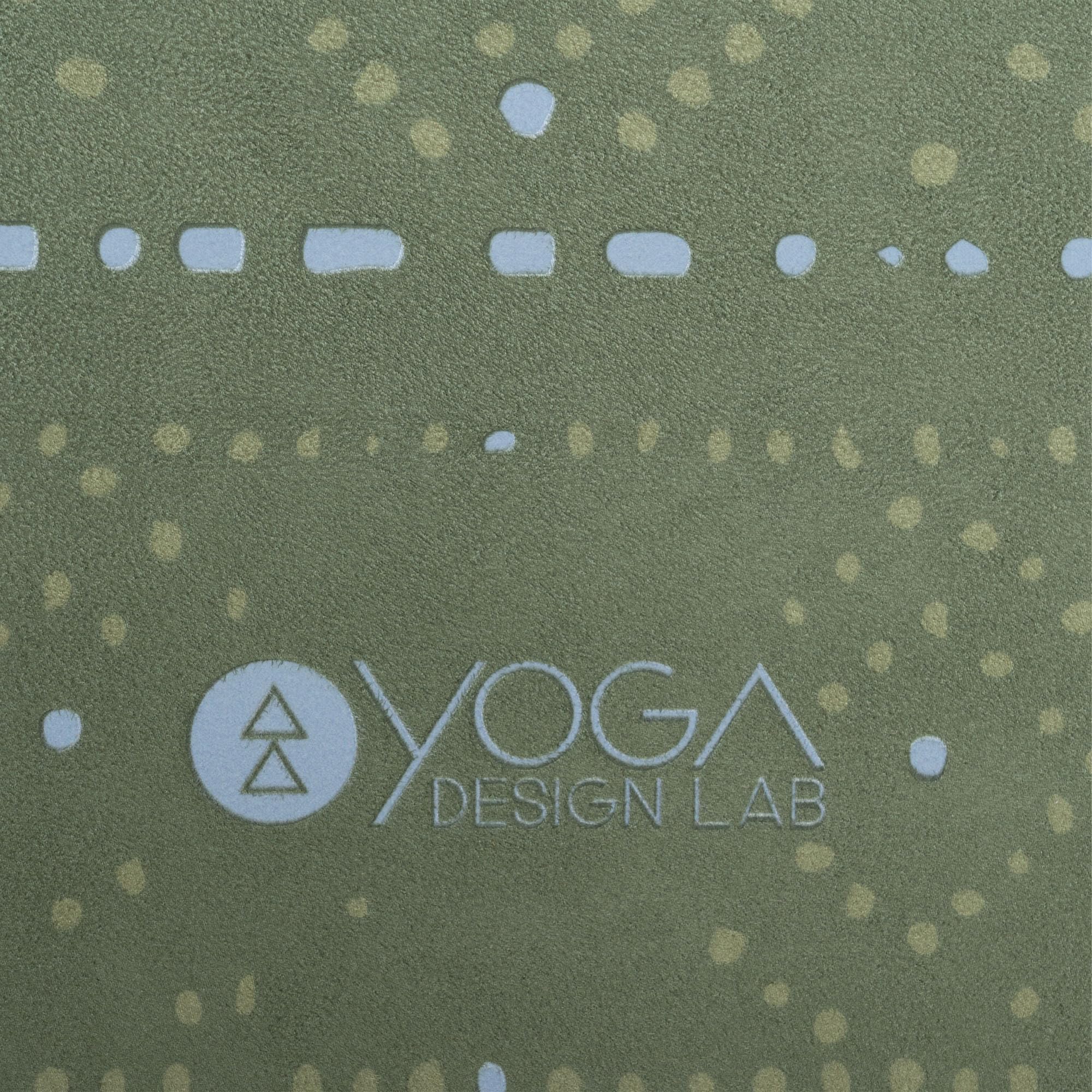 Yoga Design Lab Combo Yogamatte | rutschfest, Matte/Handtuch, Guter Halt bei viel Schweiß, Naturkautschuk | mit Tragegurt