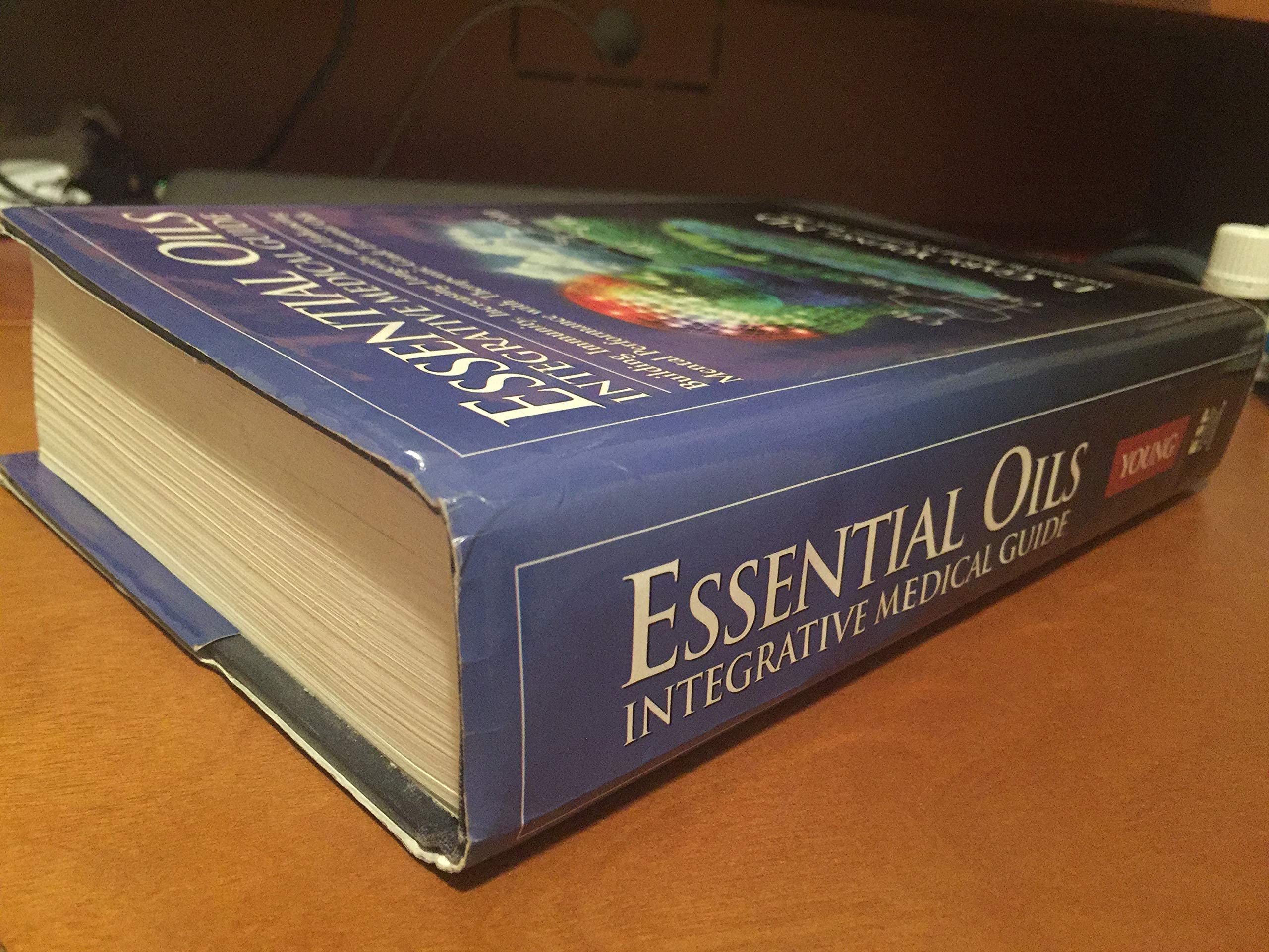 Essential Oils Integrative Medical Guide: Building Immunity, Increasing Longevity, and Enhancing Mental Performance With Therapeutic-Grade Essential Oils