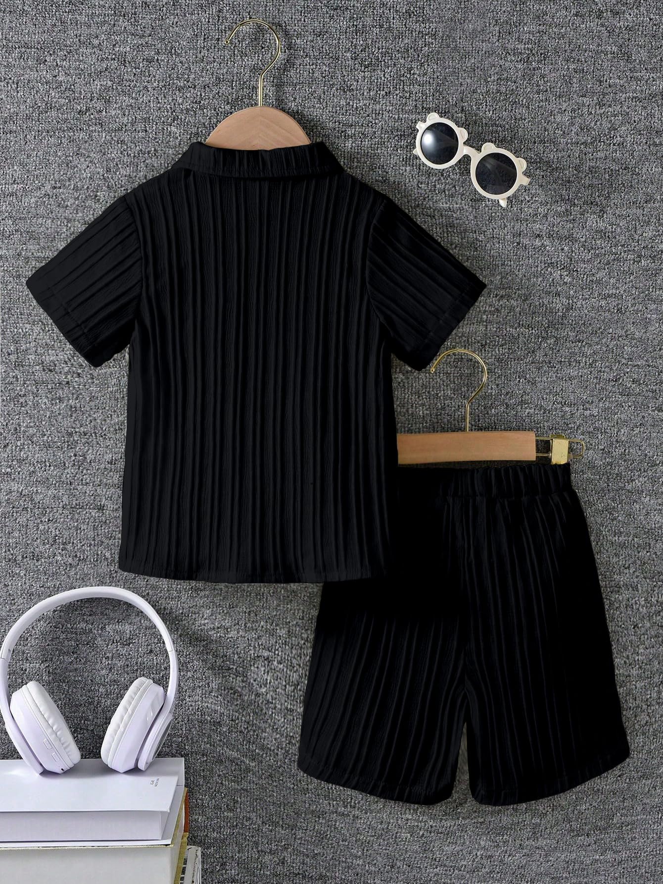 AVANOVA Conjunto de 2 piezas negro para niños, camisa de manga corta con botones frontales con pantalones cortos a juego, ropa casual de verano para niños, mezcla de poliéster ligera, ropa escolar y