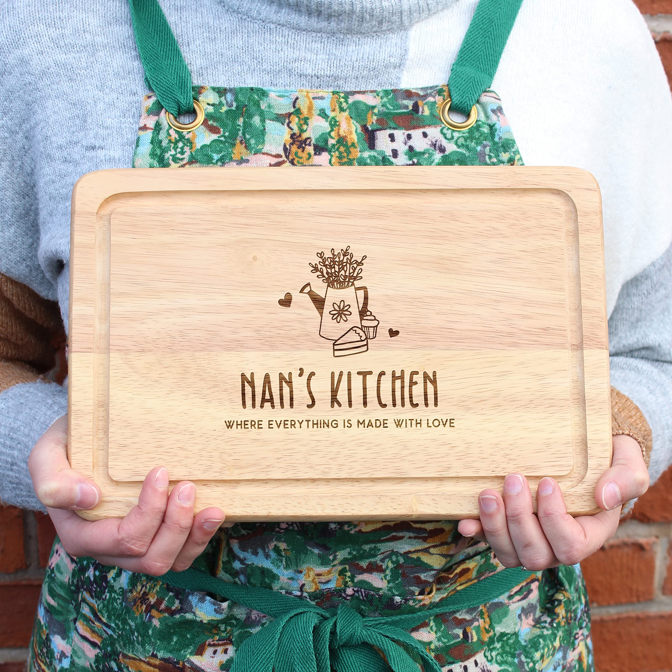 eBuyGB Nan's Kitchen Chopping Board, Cooking Gifts for Her, Birthday, Mother's Day Gift for Nan, Engraved Wood Cutting Board