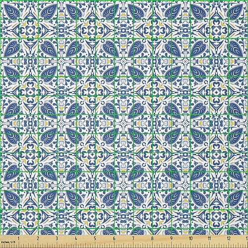 Vista 904 de Lunarable The Yard, tela azul real de The Yard, patrón de cerámica inspirado en el Medio Oriente estilo marroquí, estampado oriental, tela de satén