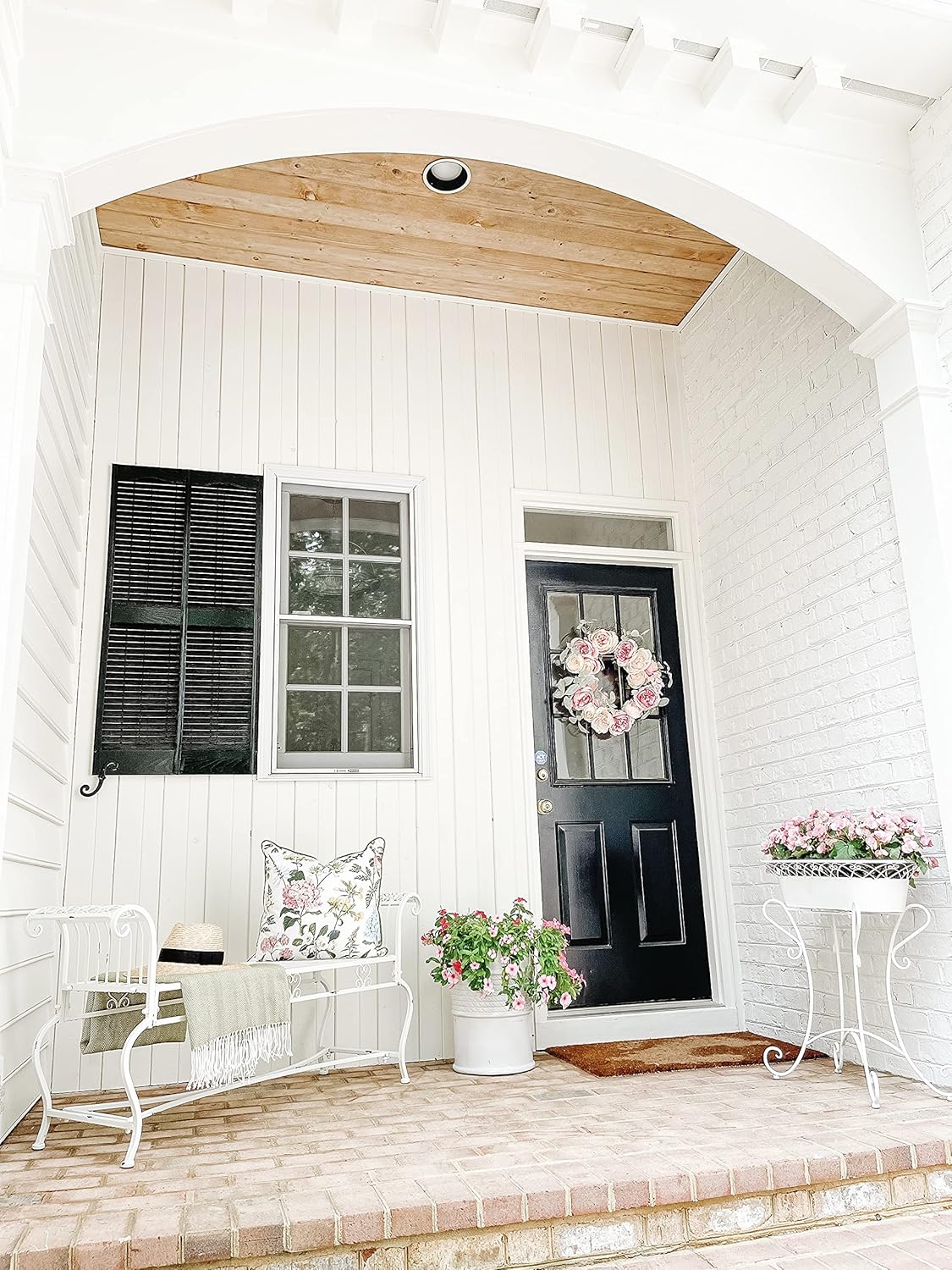 Safavieh Outdoor Collection Brielle Antique White Bench : Patio, Lawn & Garden