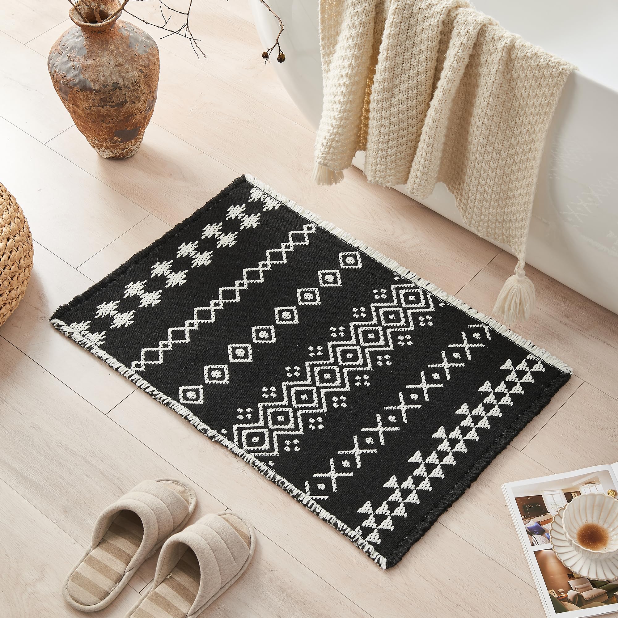 Douceur Boho Bath mat for Bathroom Floor Non Slip, Acrylic Blend Cute Bath Rugs with Tassels, Tribal Ethnic Pattern Farmhouse Bathroom Rugs, 15.7" x
