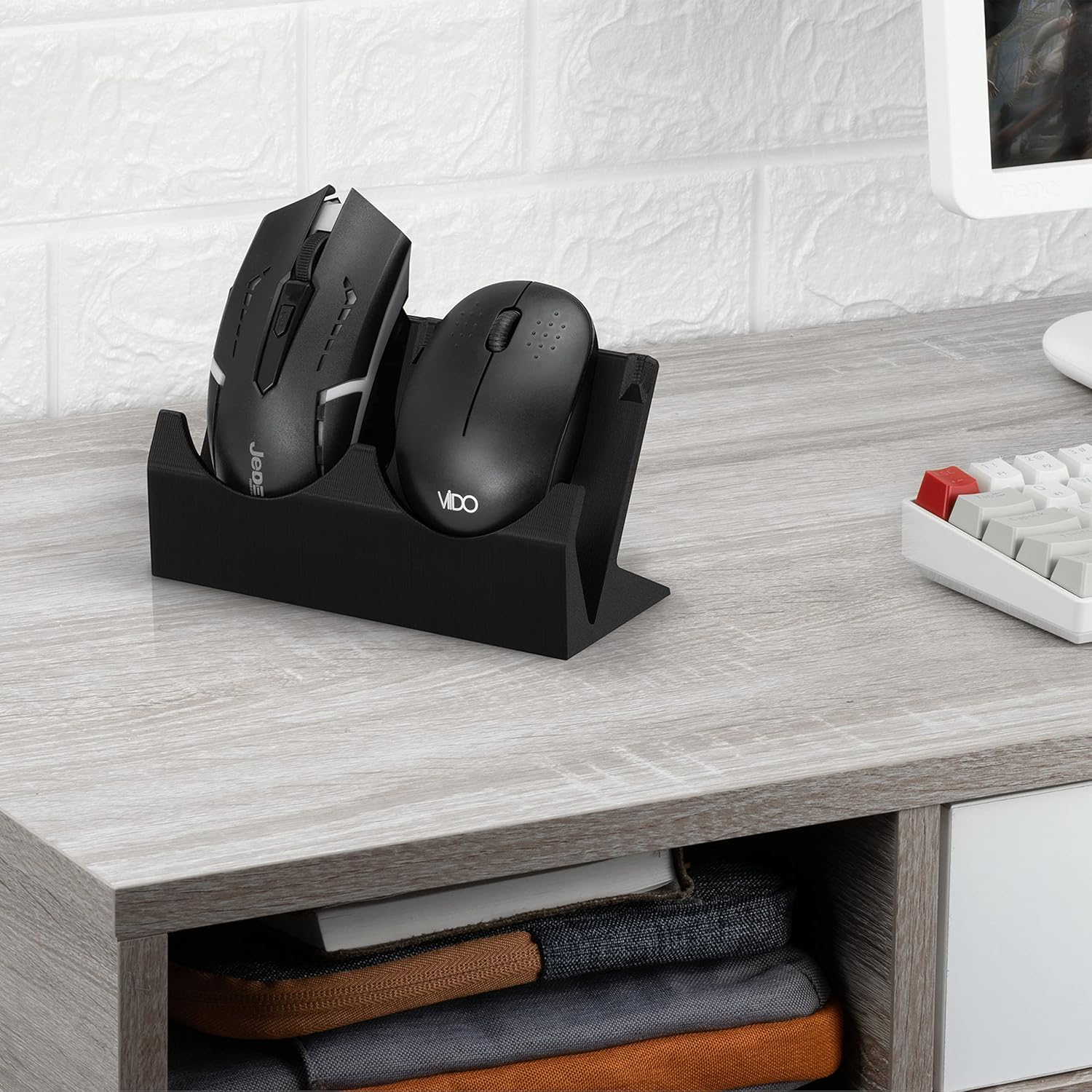 BRAINWAVZ Desktop Dual PC Mouse Stand Holder, Suitable for Small Or Large Gaming & Office Mice From Logitech, Razer, Corsair & More - Organize Your Work Or Game Space and Keep it Clutter-Free (DM01)