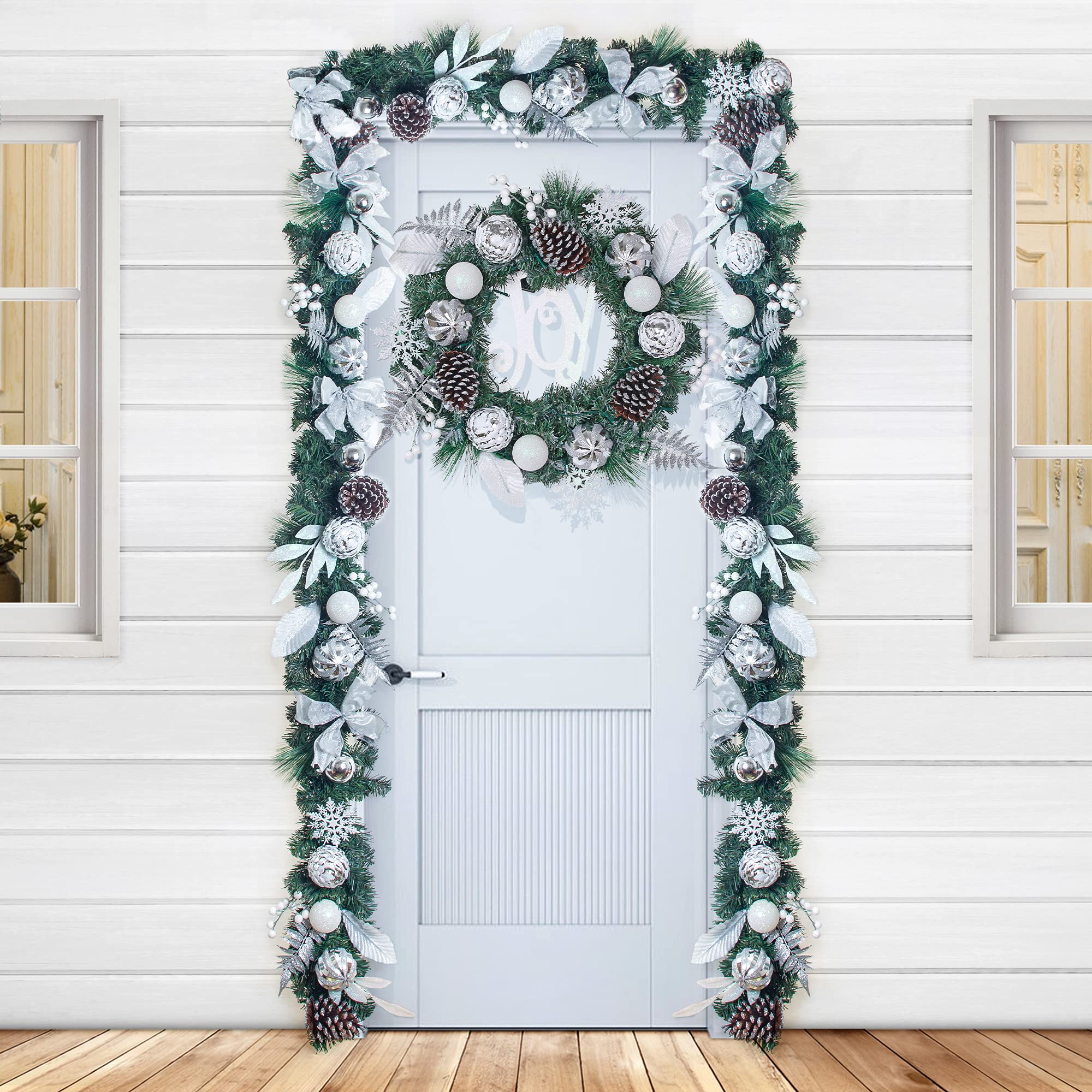 Weihnachtskranz für Haustür Vorbeleuchtet 24 Zoll Weihnachtskranz Beleuchtet Silber Weiß Dekokranz mit Lichtern Beeren Tannenzapfen Kugel Ornamente Batteriebetrieben 20 LED Lichter
