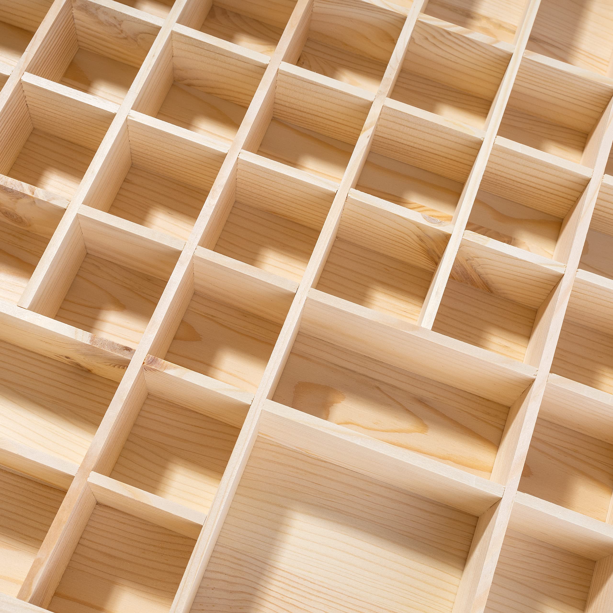 Creative DECO Vitrina Expositora Coleccionista | 51 Compartimentos | 52 x 46 x 5 cm | Estantería de Madera para Miniaturas, Figuritas, Joyería, Objetos de Valor, Juguetes Pequeños
