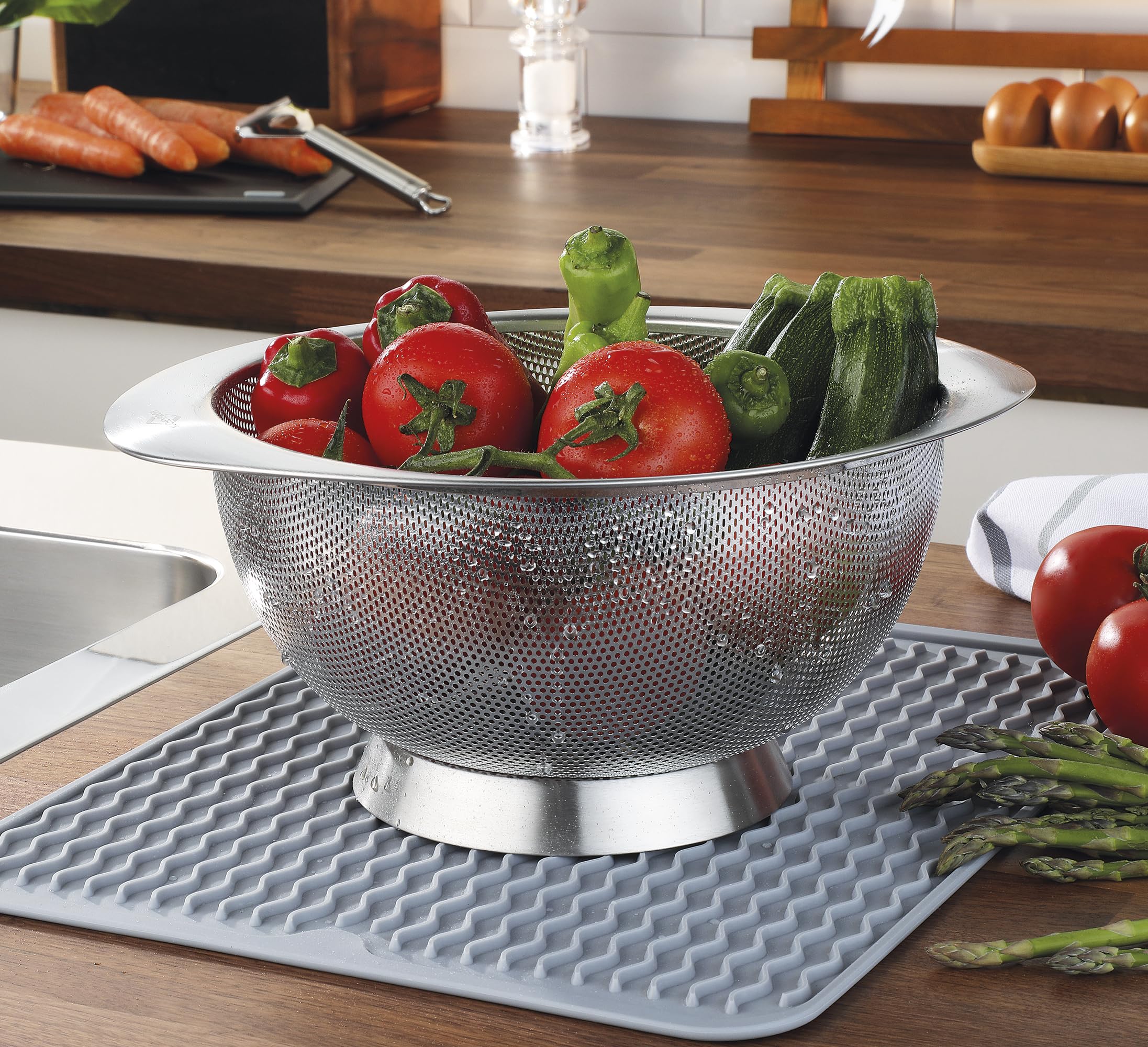 KÜCHENPROFI Seiher DELUXE mit Standfuß, Edelstahlsieb rostfrei, Ø 26 cm | Nudelsieb aus rostfreiem Edelstahl, breite Auflage für sicheren Halt, auch als Schüssel nutzbar, hygienisch