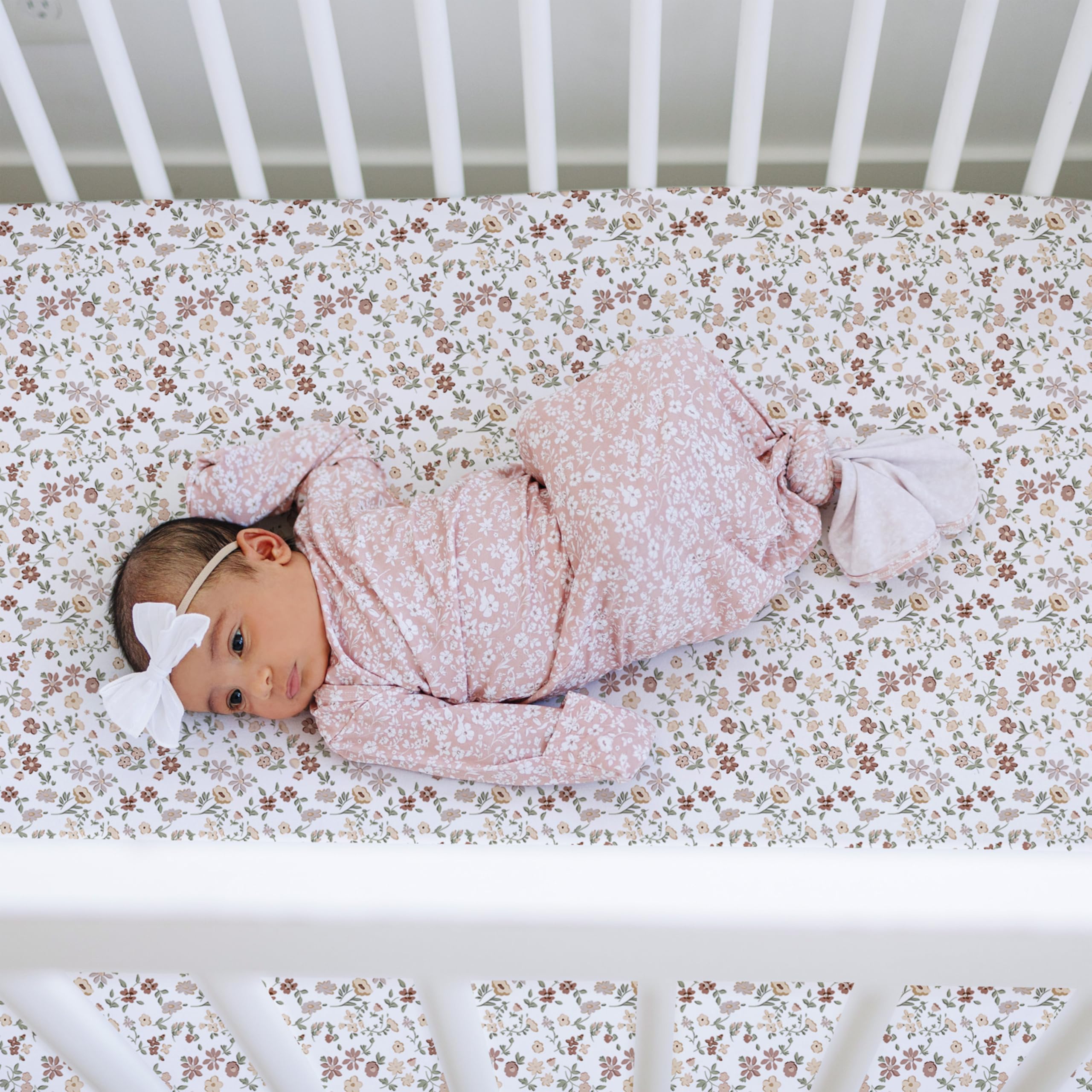 Lenzuola per culla neutre, con angoli, per culla, per bambine e ragazzi, confezione da 2 materassi standard e per bambini, in morbido misto cotone biologico (fleurette)