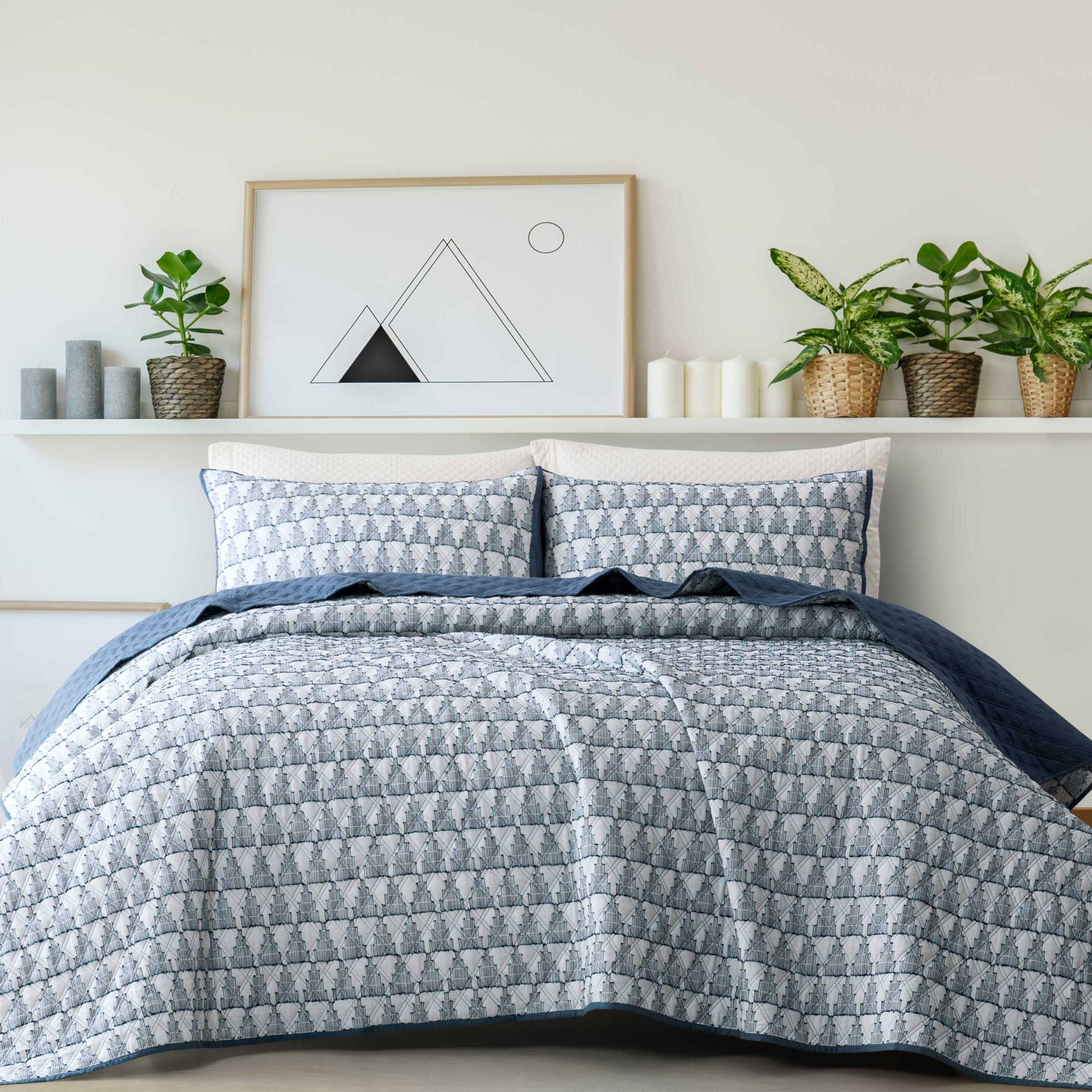 Wonderful 100% Cotton Clipping Blue Cupcake Floral Quilt Set Queen Size, Diamond Stitching Quilt Bedding Sets with Pillow Shams, Floral Bedspread Coverlet Set, Quilted Blanket Bed Cover for All Season