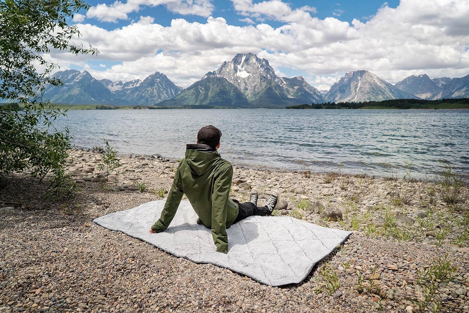 Oceas Sherpa Waterproof Camping Blanket - Extra Warm and Large Sherpa Fleece Outdoor Blanket for Car, Boat, Concert, & Picnic Use - Machine Washable and Windproof Camping Blankets for Cold Weather : Sports & Outdoors