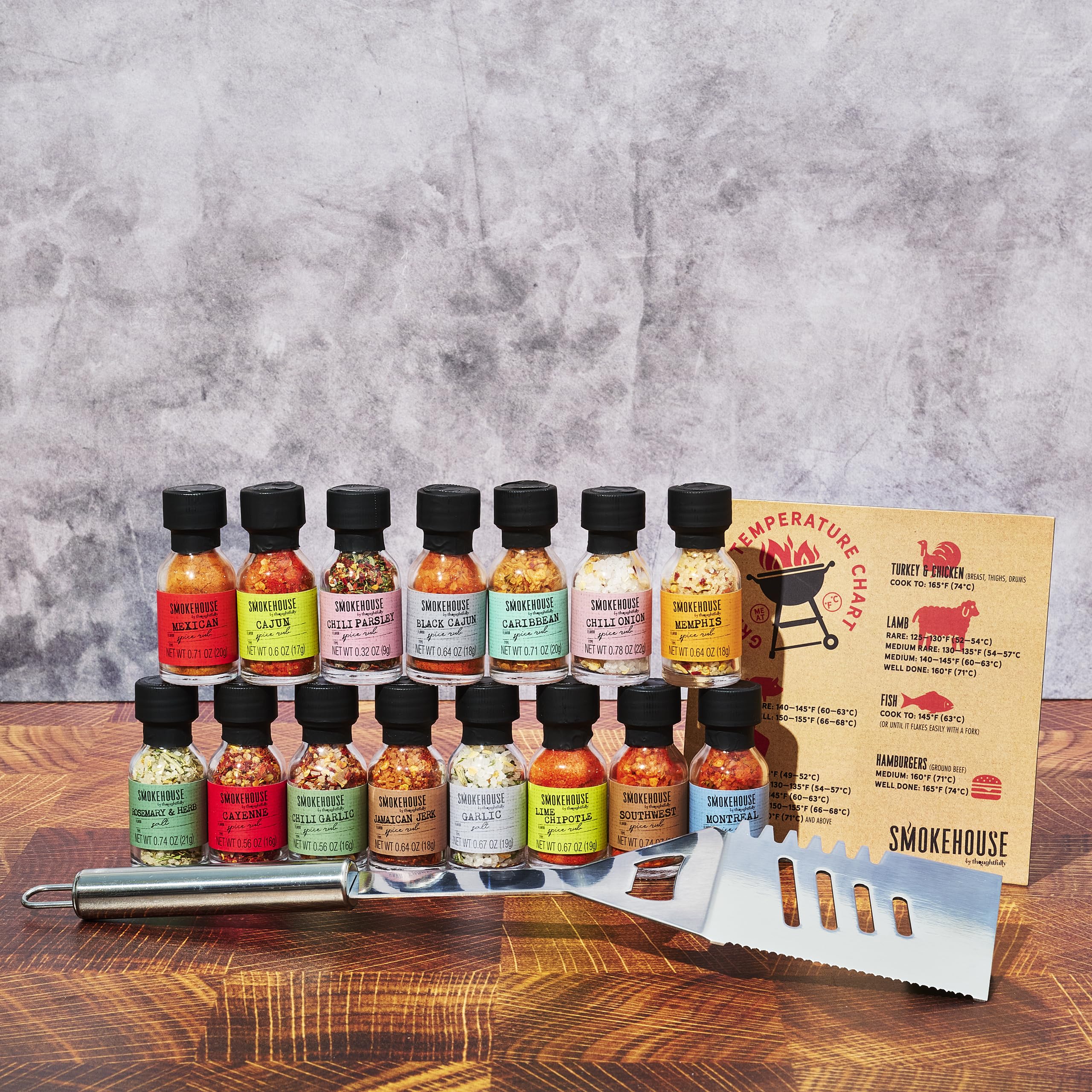 Smokehouse by Thoughtfully, juego de barbacoa de especias para parrilla, incluye espátula para barbacoa, imán y 15 condimentos y condimentos sabrosos, gran regalo para vacaciones, hombres, papá