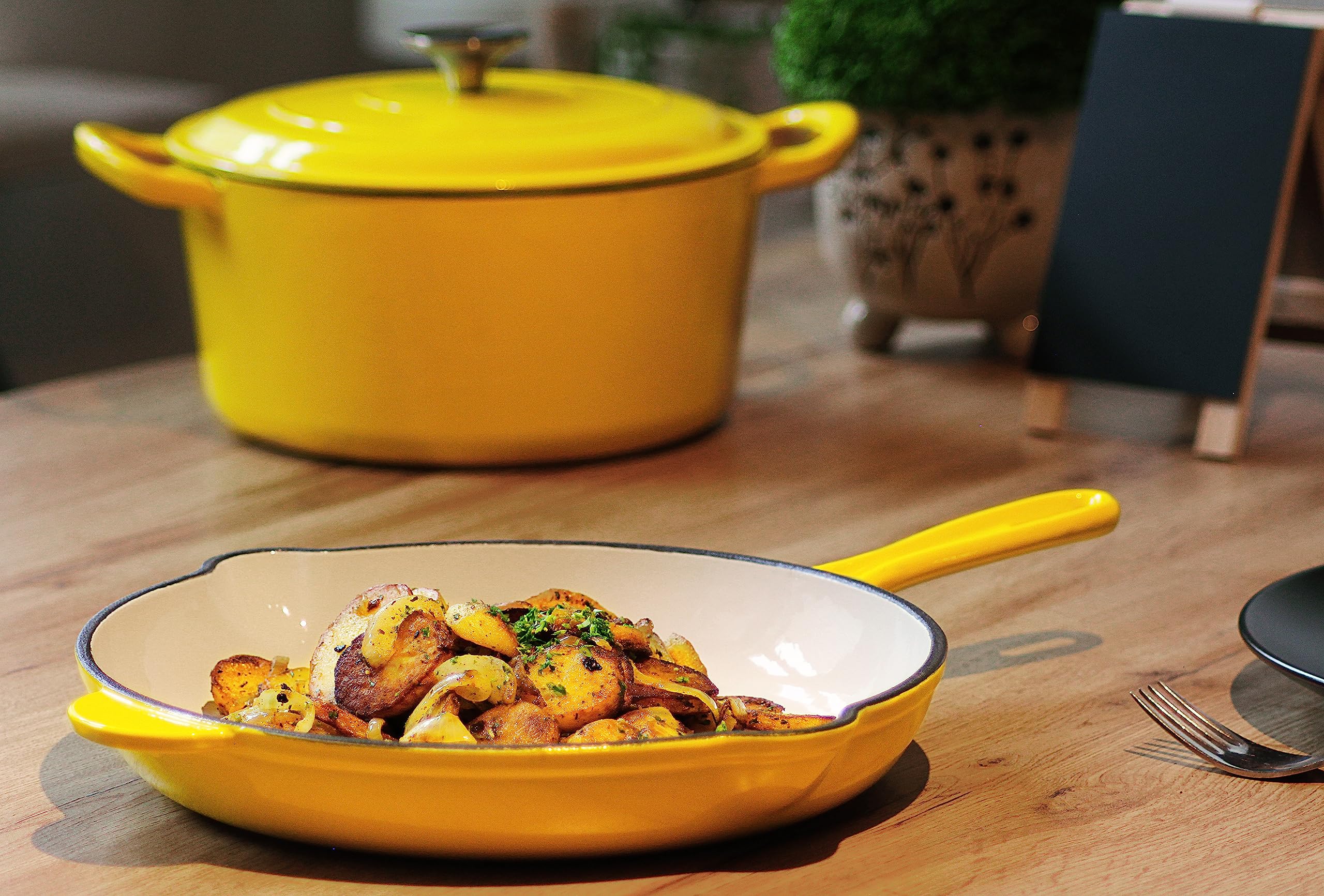 Casseruola in ghisa Echtwerk con rivestimento in smalto, pentola in ghisa, padella per arrosti con coperchio, teglia rotonda per pane, adatta per forni, griglie, barbecue e induzione, giallo, 3,5 L