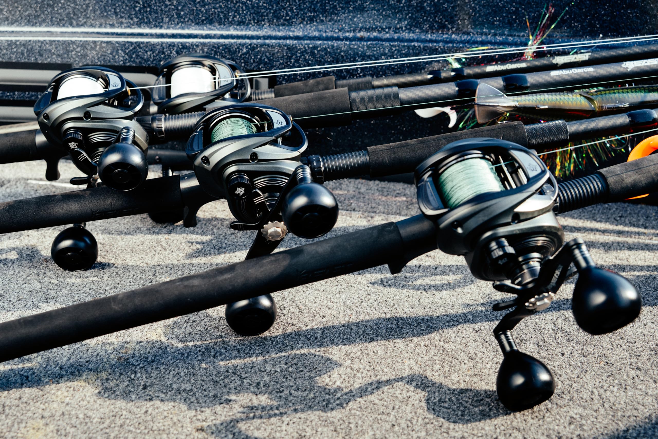 Abu Garcia Beast Low Profile Mulinello da casting | Mulinello da pesca per predatori in acqua dolce e salata | Rapporto di trasmissione 7,3:1 | Freno Power Stack in carbonio | Opzioni multiple