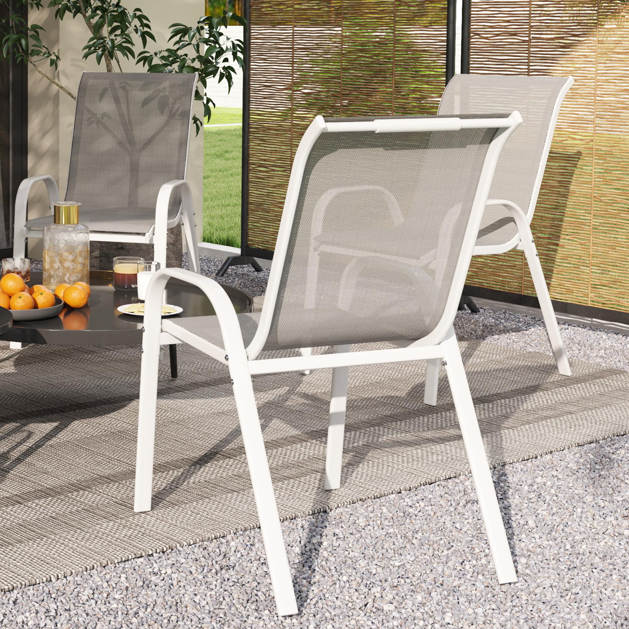Outsunny Juego de 4 Sillas de Jardín Exterior, Sillas Terraza Exterior Apilables, Sillas de Jardín con Tela Transpirable, Marco de Acero, Reposabrazos y Respaldo, 54x71x93 cm, Gris y Blanco