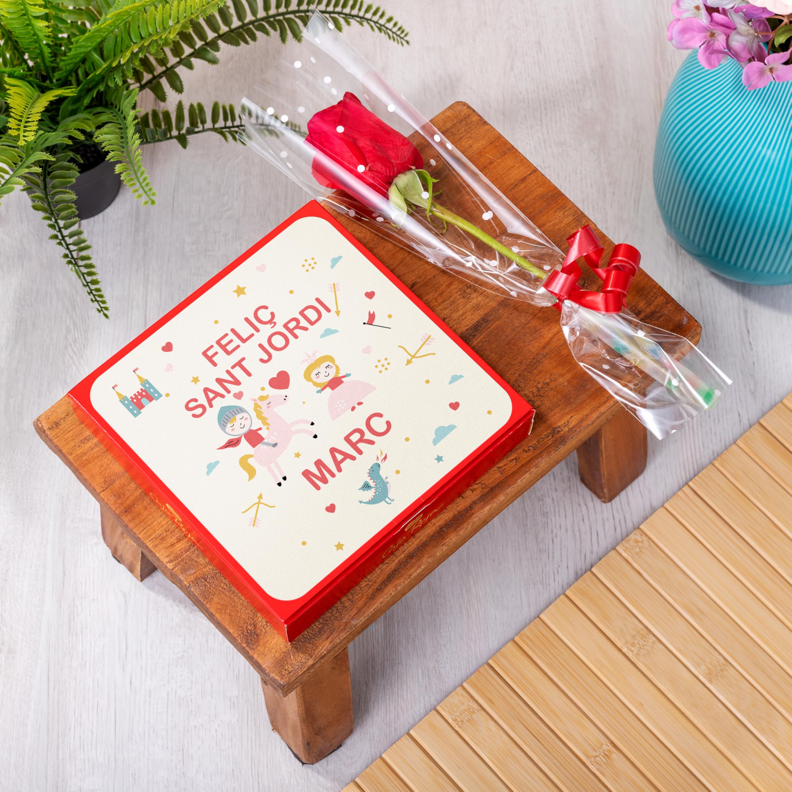 Made In Gift - Pack Sant Jordi Rosa y Bombones Personalizado con Nombre – Regalo Romántico “Te Voy a Comer a Versos” – Detalle Original con Chocolate para Pareja 23 Abril (Feliz Sant Jordi) — view 2
