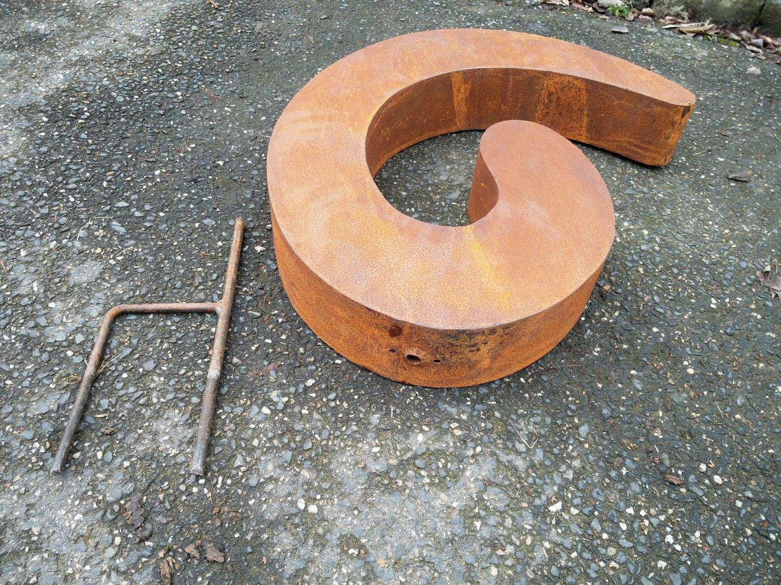 Zen Man Edelrost Gartenstecker Spirale Rost Gartenskulptur aus Metall Garten Figure Glück Symbol Gartendeko 48 * 40 * 8 cm 101510